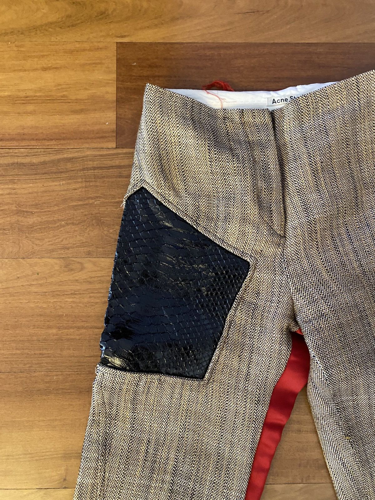 Acne Studios Pantalon Acne Studio beige et rouge Size 26" / US 2 / IT 38 - 2 Thumbnail