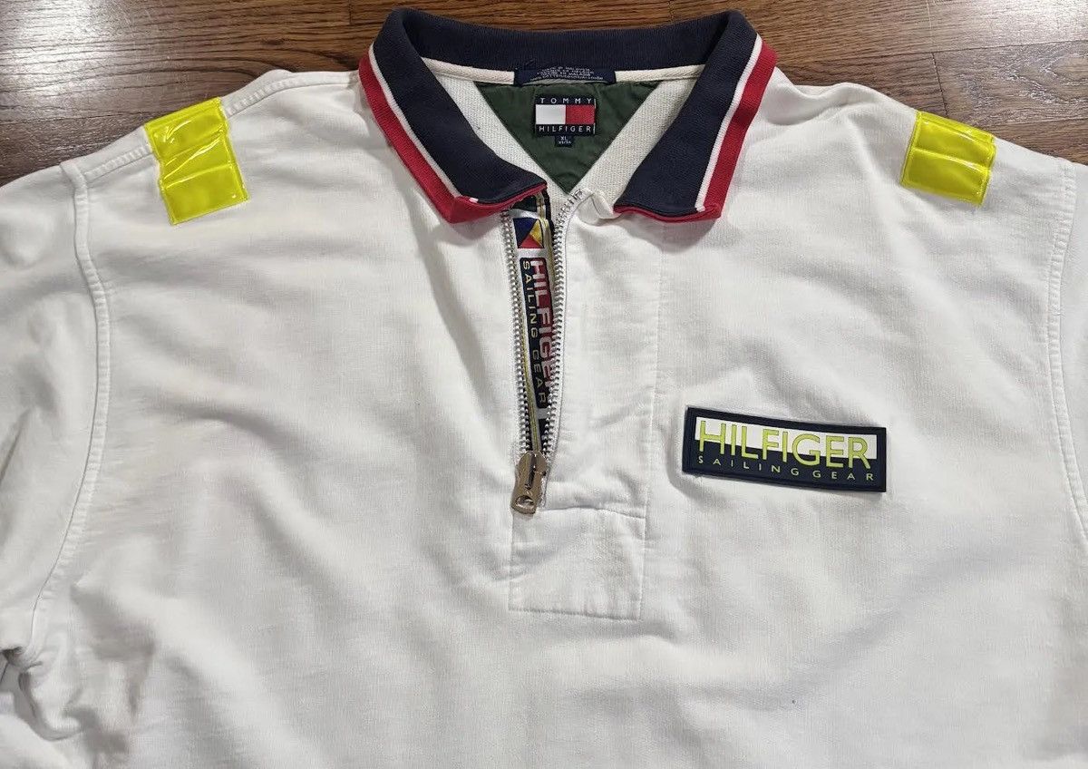 Tommy Hilfiger Vintage Tommy Hilfiger Sailing Gear 1/4 Zip Reflective Top Size US XL / EU 56 / 4 - 2 Thumbnail