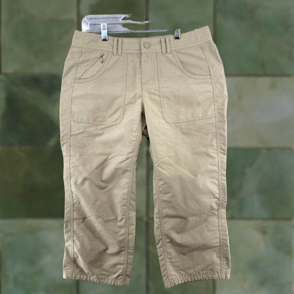 The North Face The North Face Womens Pants 6 Khaki Relaxed Capri Rip Stop Size 28" / US 6 / IT 42 - 1 Thumbnail