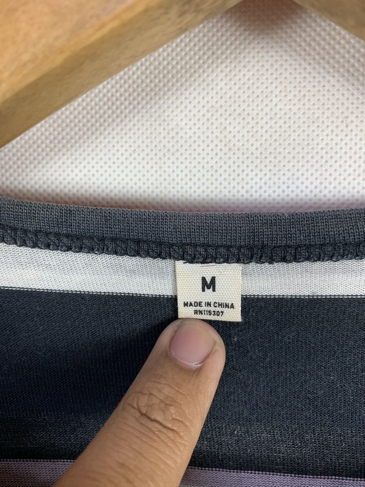 Japanese Brand Steals! Uniqlo Stripes Pocket Tee Streetwear Minimalist Size US M / EU 48-50 / 2 - 5 Thumbnail