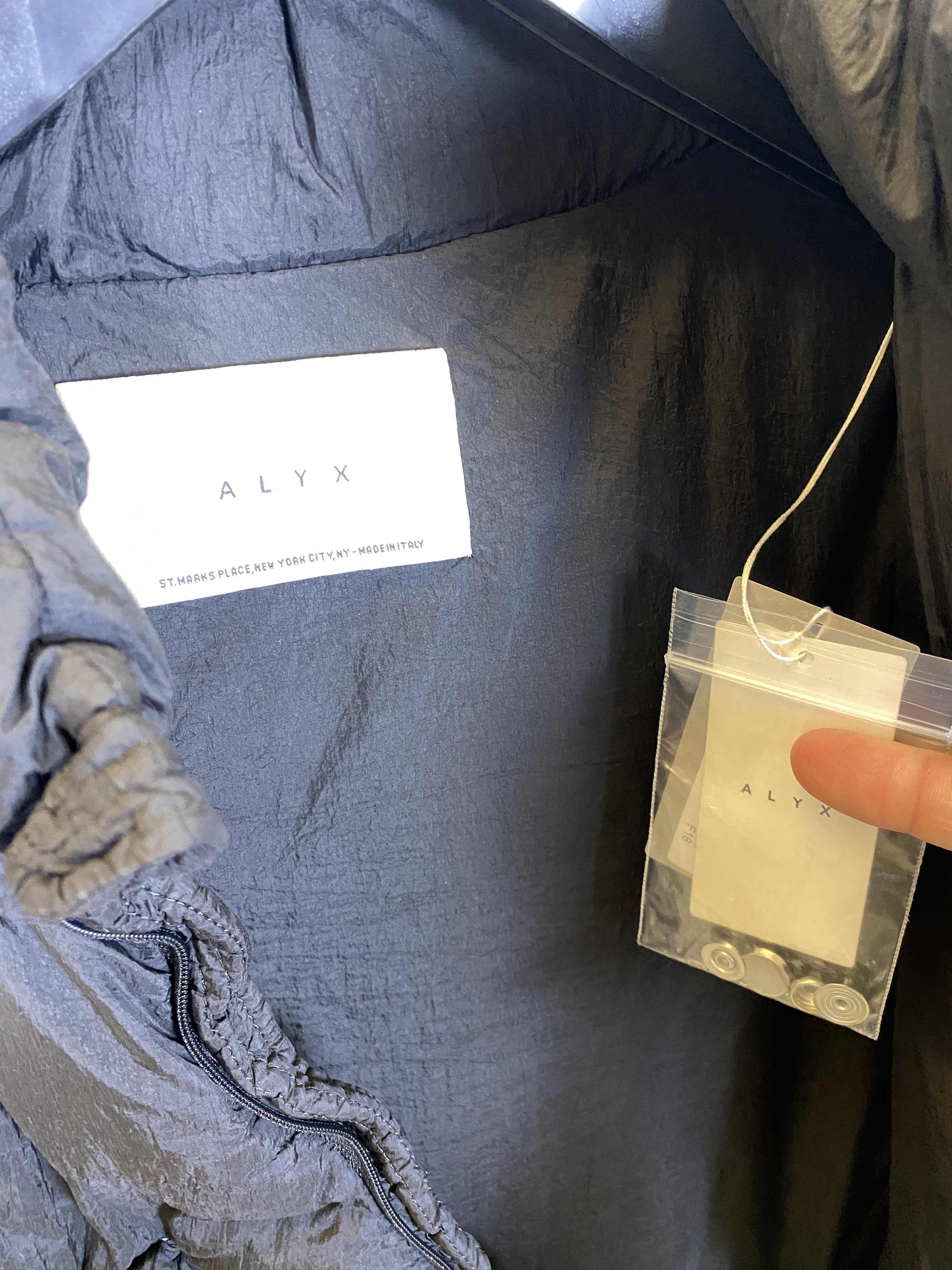 1017 ALYX 9SM NWT $1590 1017 9SM ALYX Asymmetric DOWN VEST Size US XL / EU 56 / 4 - 6 Thumbnail