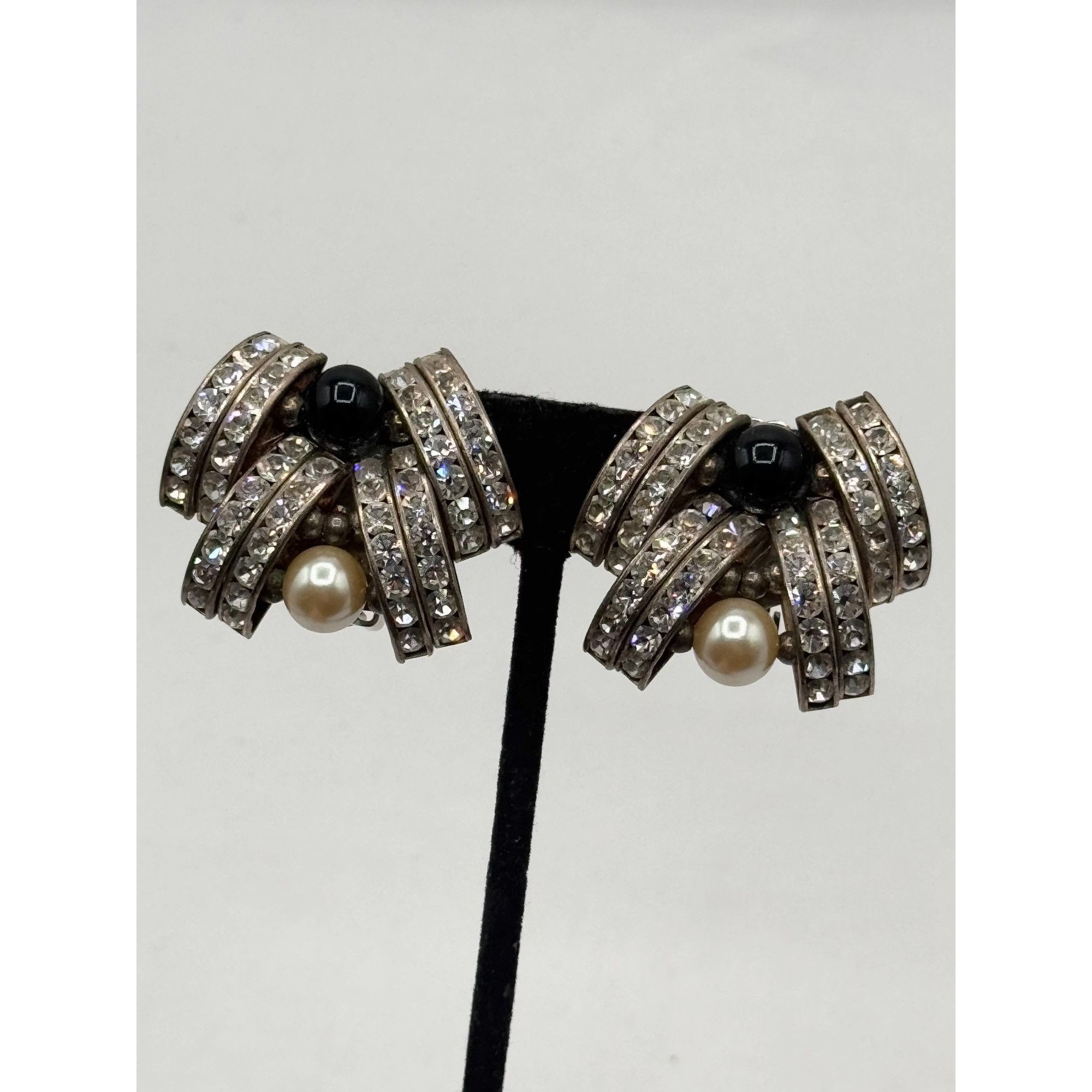 Vintage Vintage Channel Set Rhinestone Glass Pearl Clip On Estate Ea Size ONE SIZE - 3 Thumbnail