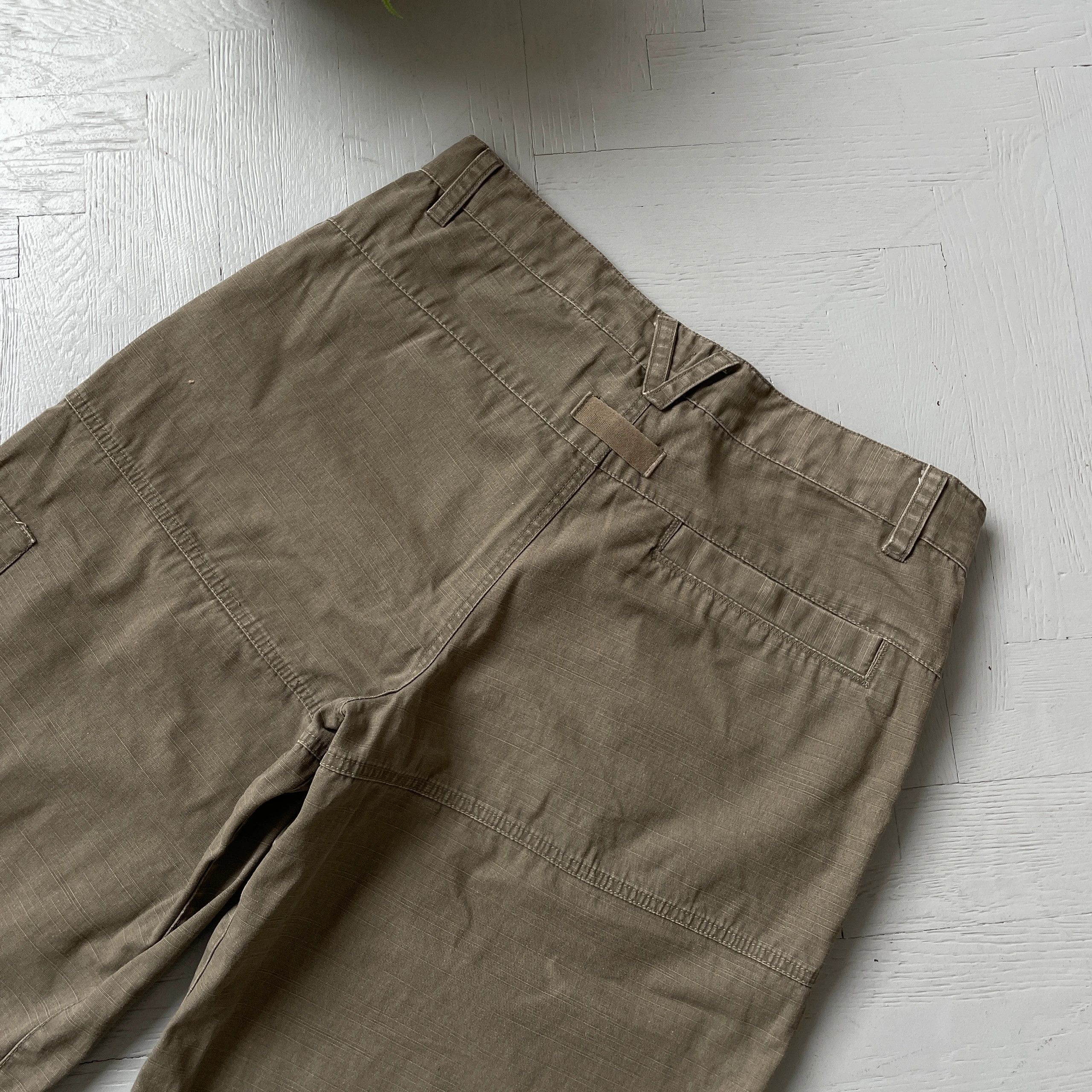 Nike Vintage Nike Cargo Shorts Size US 33 - 5 Thumbnail