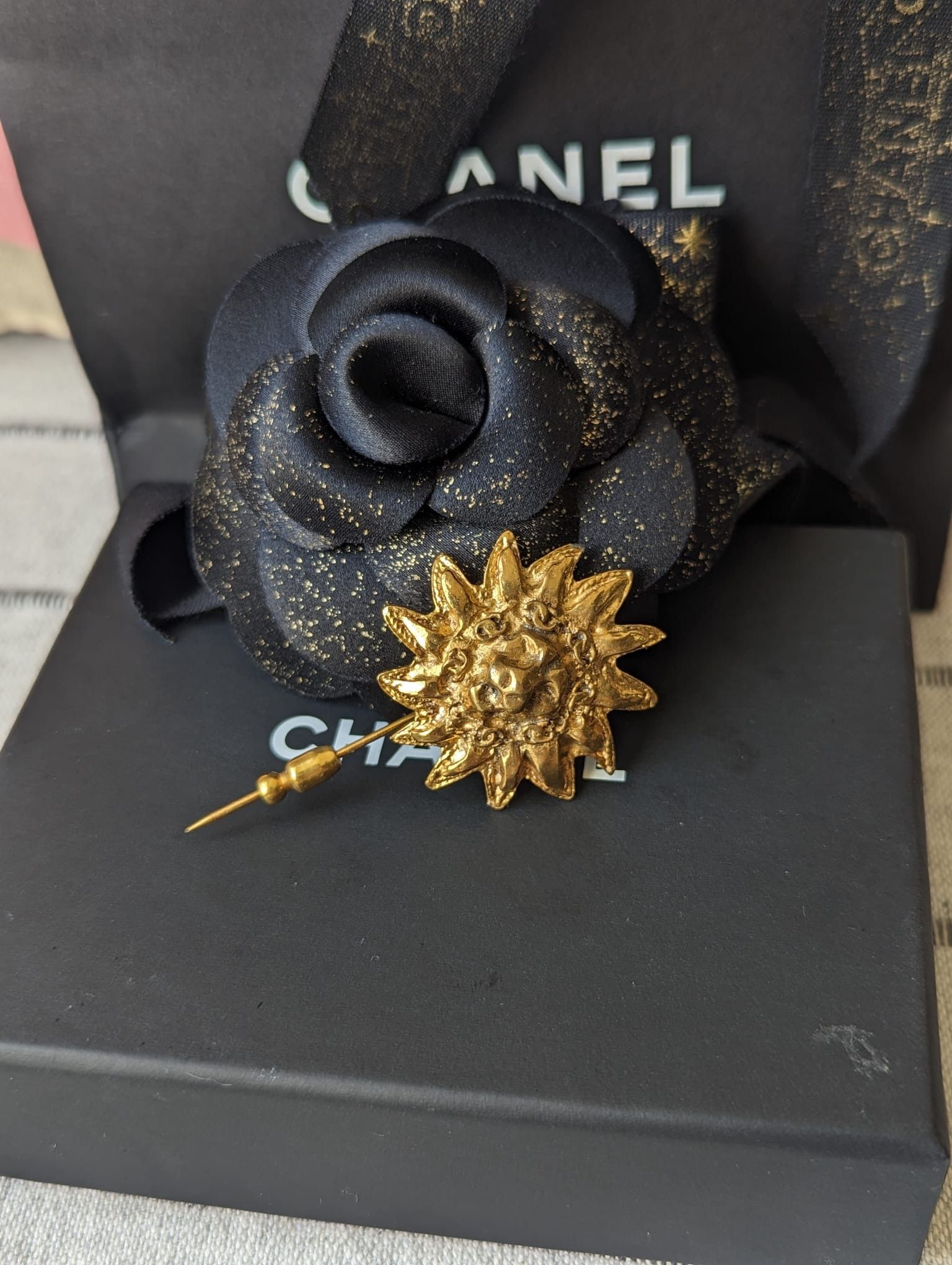Chanel Chanel CC Logo Vintage Lion Brooch Pin RARE with box Size ONE SIZE - 10 Thumbnail