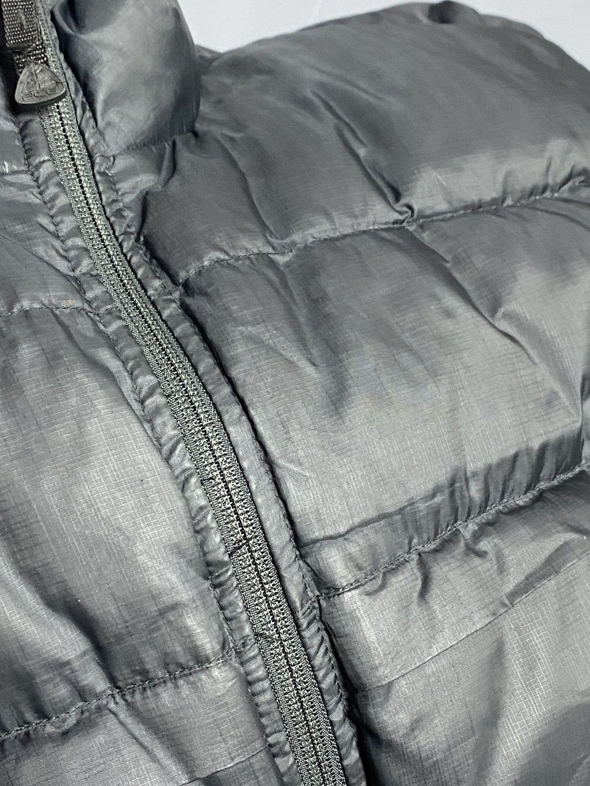 Nike Vintage 00s Nike ACG Down Reversible Black Vest Puffer L Size US L / EU 52-54 / 3 - 12 Thumbnail