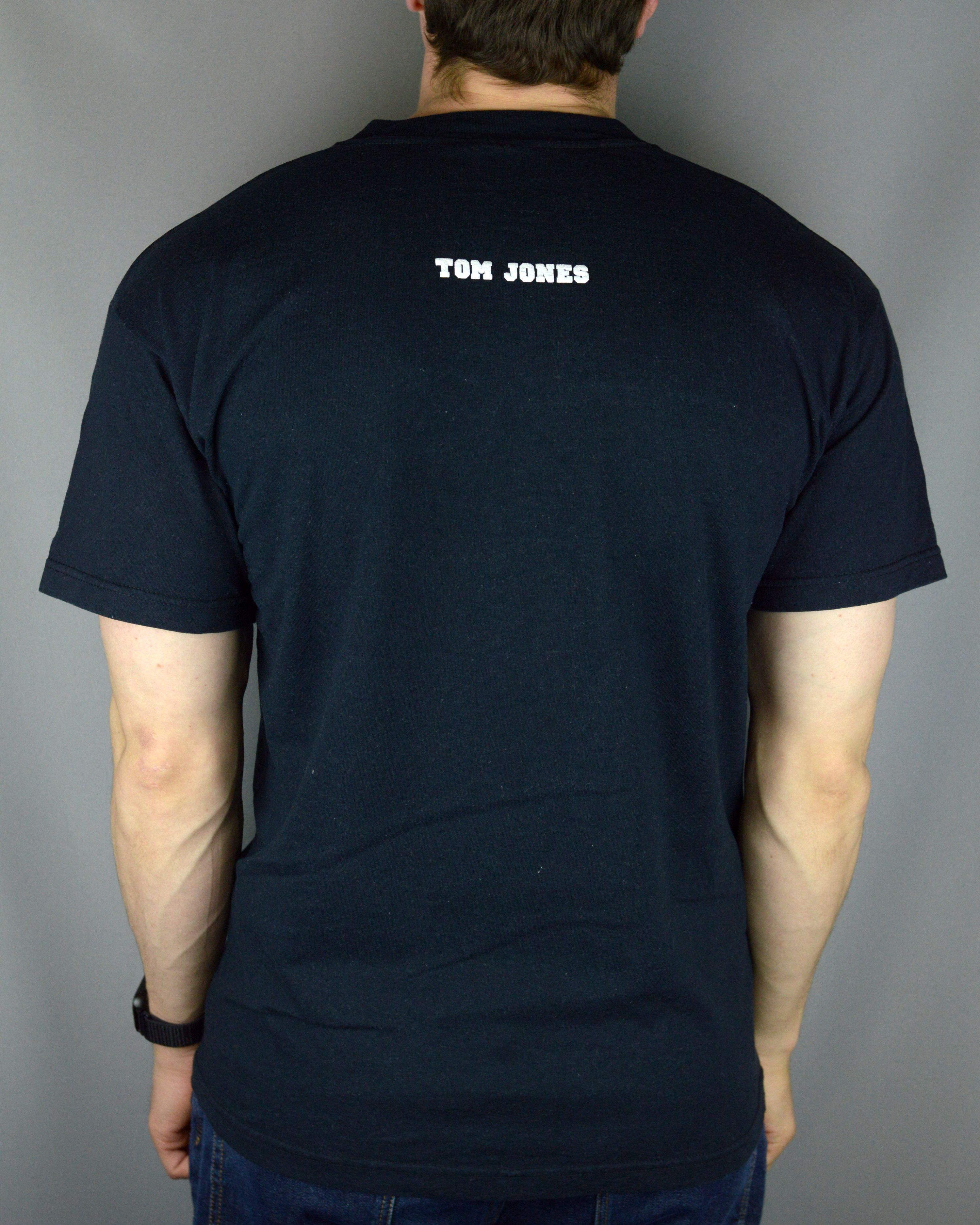 Vintage Vintage Tom Jones Sex bomb 1999 t shirt Size US L / EU 52-54 / 3 - 2 Thumbnail