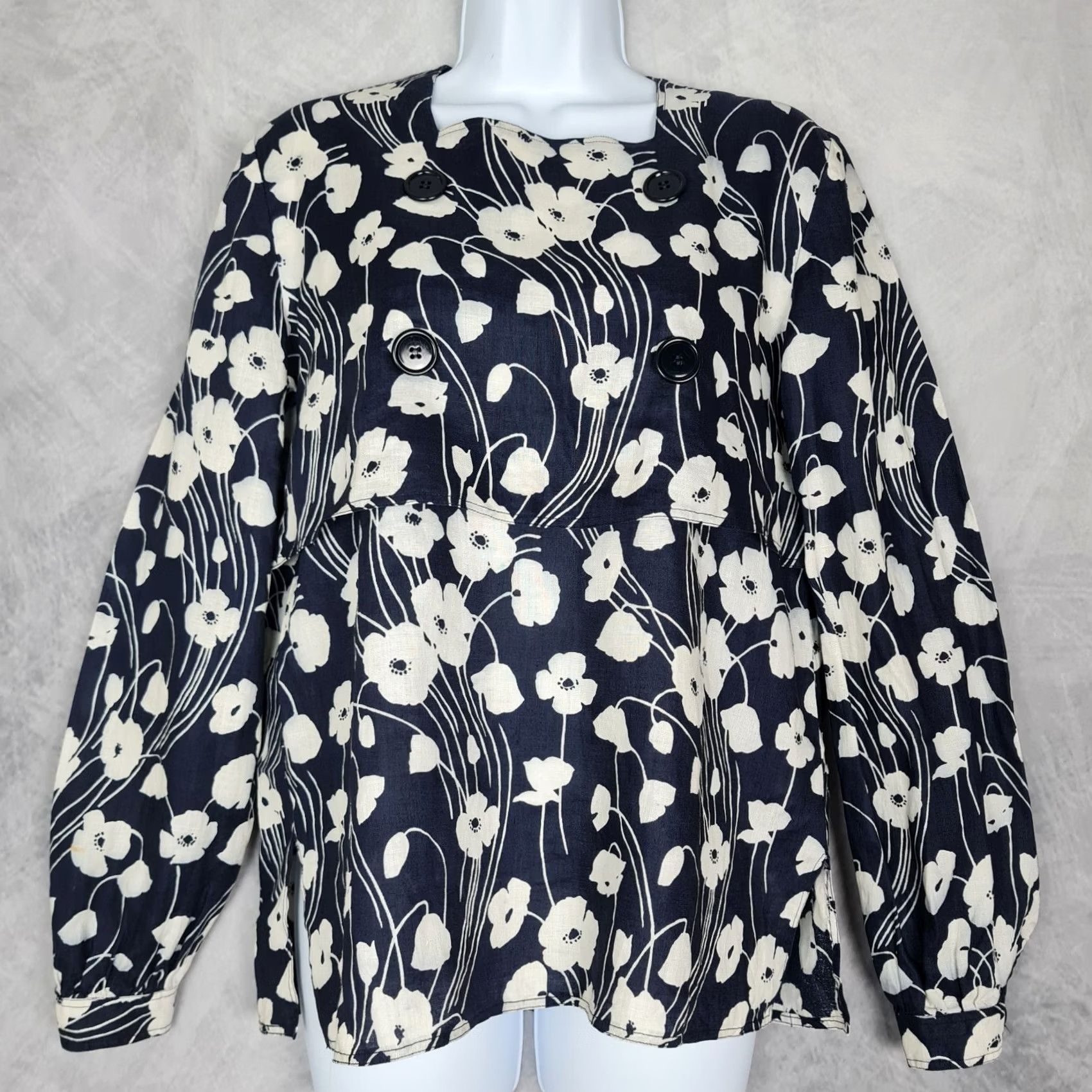 Valentino VINTAGE Valentino Top Womens 42 / US 6 Blue Floral Linen Relaxed Romantic Blouse 100% Linen Size M / US 6-8 / IT 42-44 - 2 Thumbnail