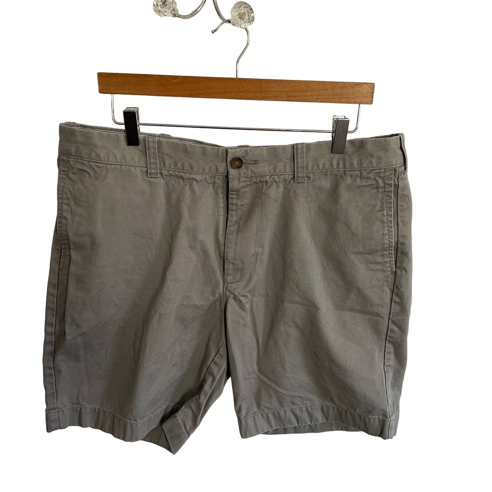 Other J. Crew Gramercy Men's Gray 36W Shorts button Back Pocket Size US 36 / EU 52 - 1 Thumbnail
