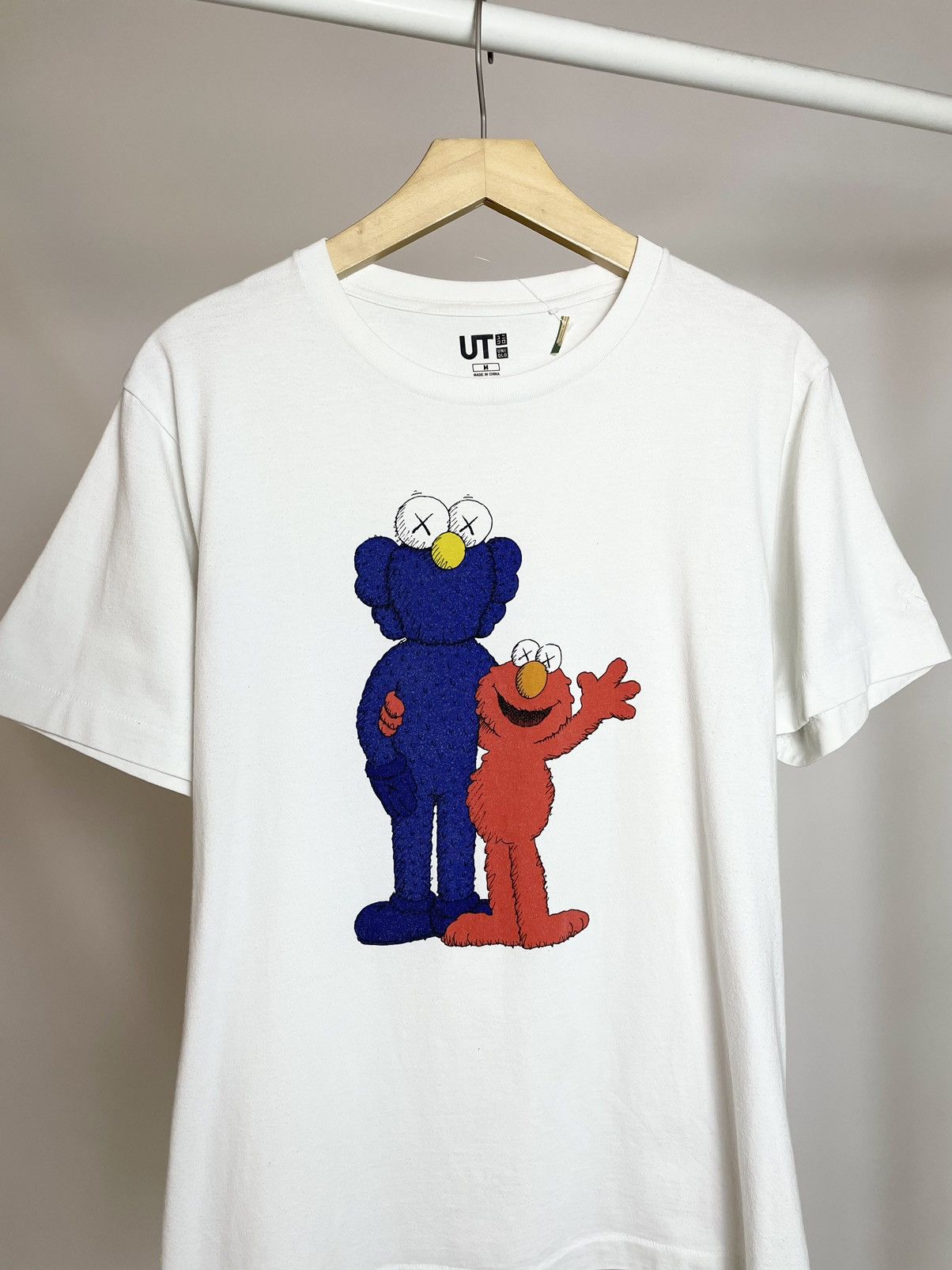 Kaws × Uniqlo Uniqlo x KAWS 👾 companion sesame street white tee t-shirt Size US M / EU 48-50 / 2 - 3 Thumbnail