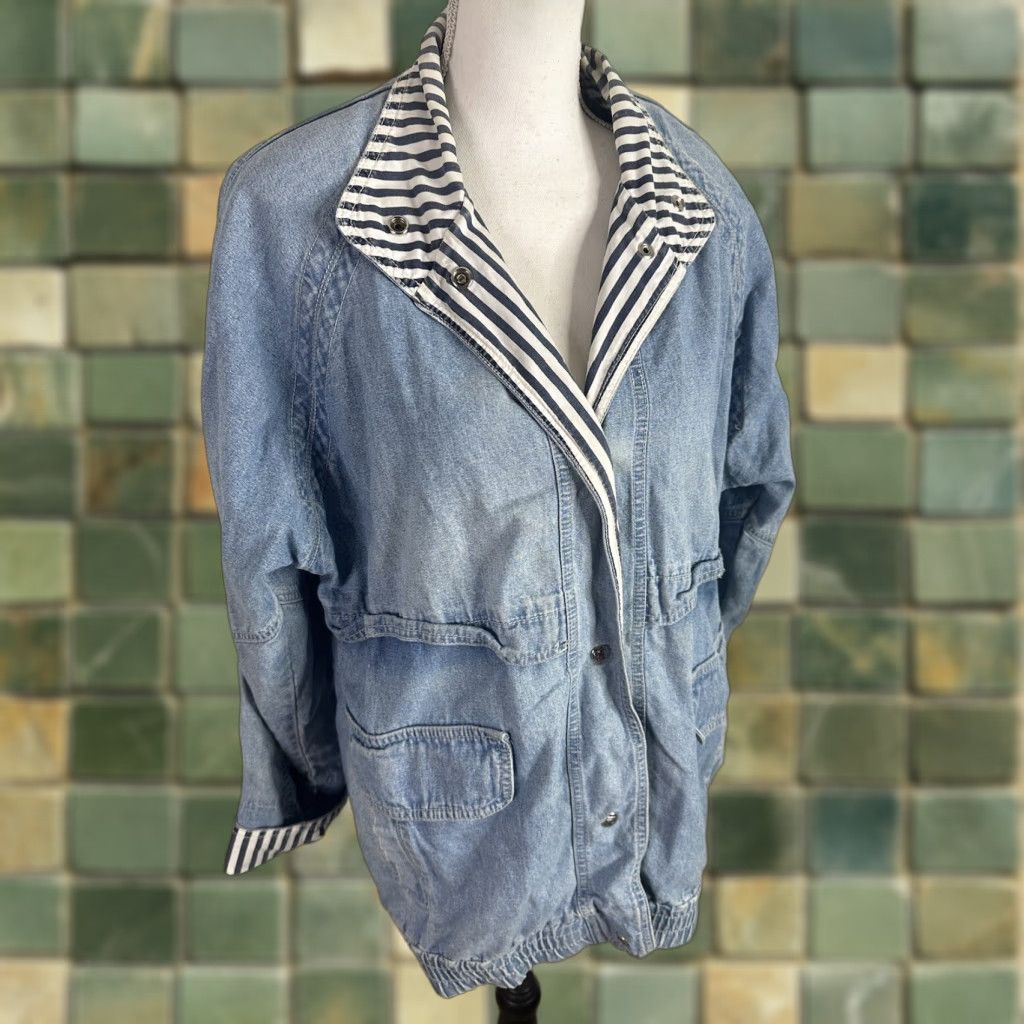 Denime VINTAGE 90s Denim Blue Jean Jacket Coat Women’s Small Relaxed Fit Jacket Striped Anorak 90s Womens Small blue denim jacket Size 28" / US 6 / IT 42 - 1 Thumbnail