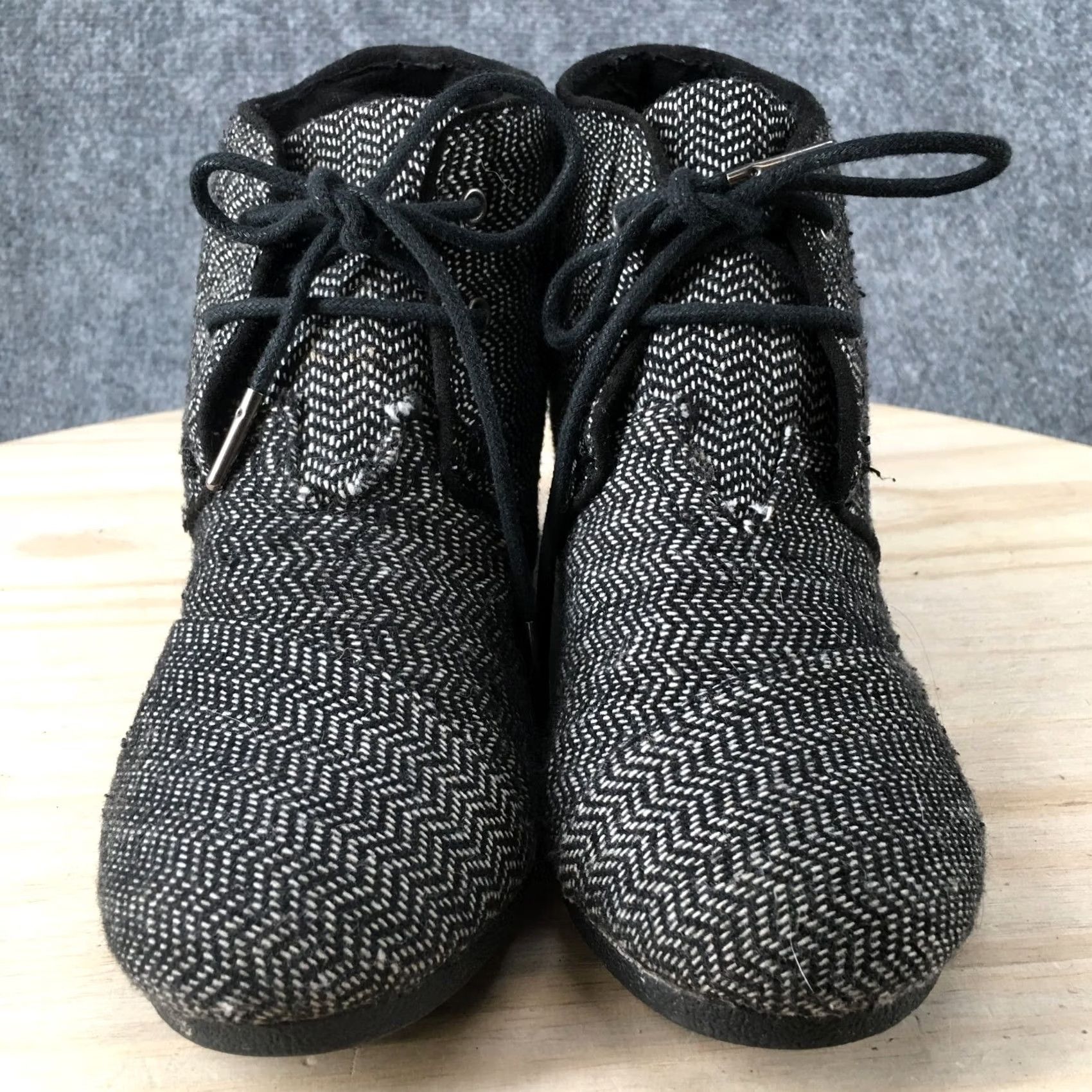 Toms TOMS Boots Womens 8 Herringbone Desert Wedge Heels Ankle Booties Grey Fabric Bootie Womens 8 Gray Herringbone Wedge Ankle Booties Fashion Shoes Size US 8 / IT 38 - 6 Thumbnail