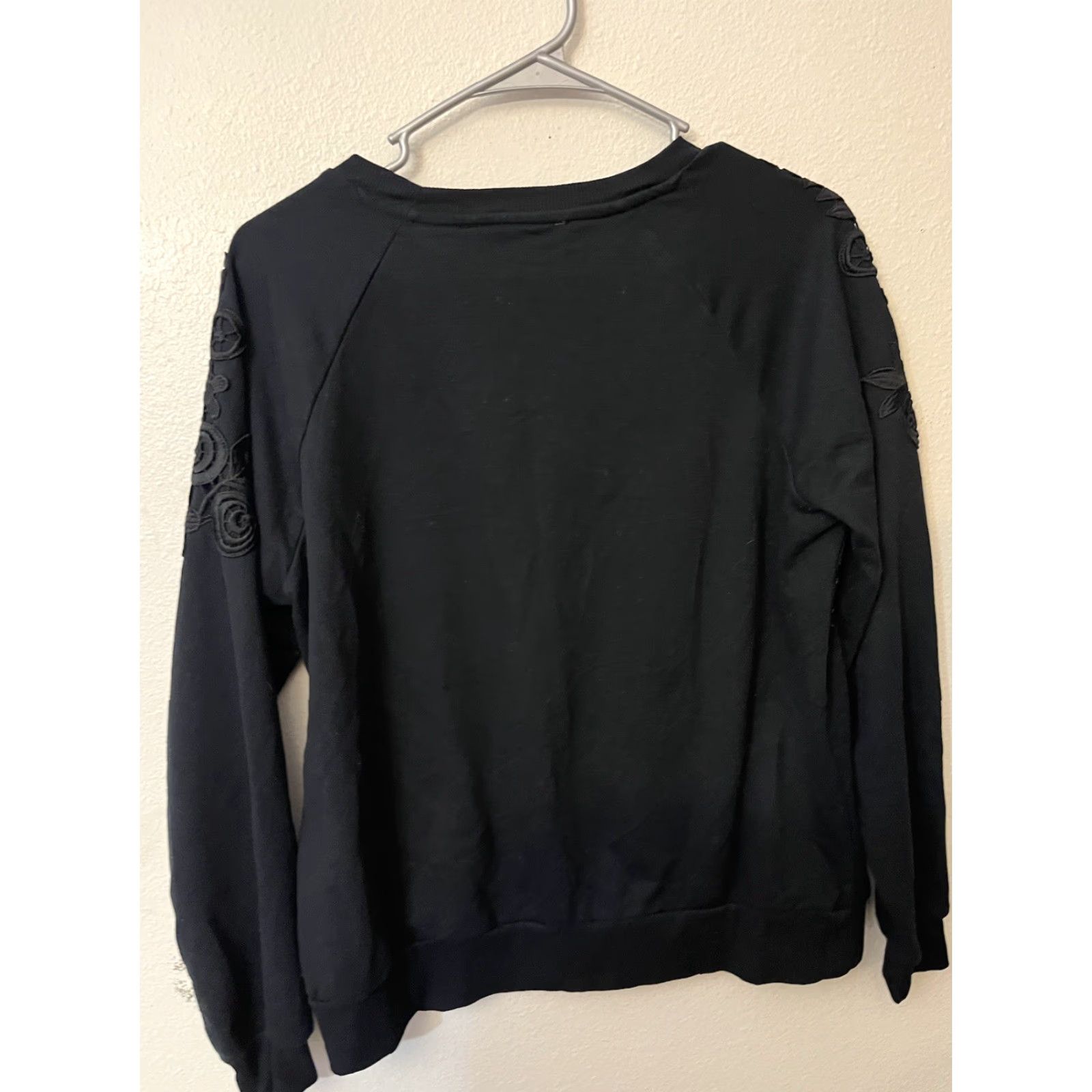 Gloria Vanderbilt Gloria Vanderbilt Womens Lace Pullover Sweatshirt M Black Long Sleeve Pullover Casual Activewear 90s Womens Size M / US 6-8 / IT 42-44 - 4 Thumbnail