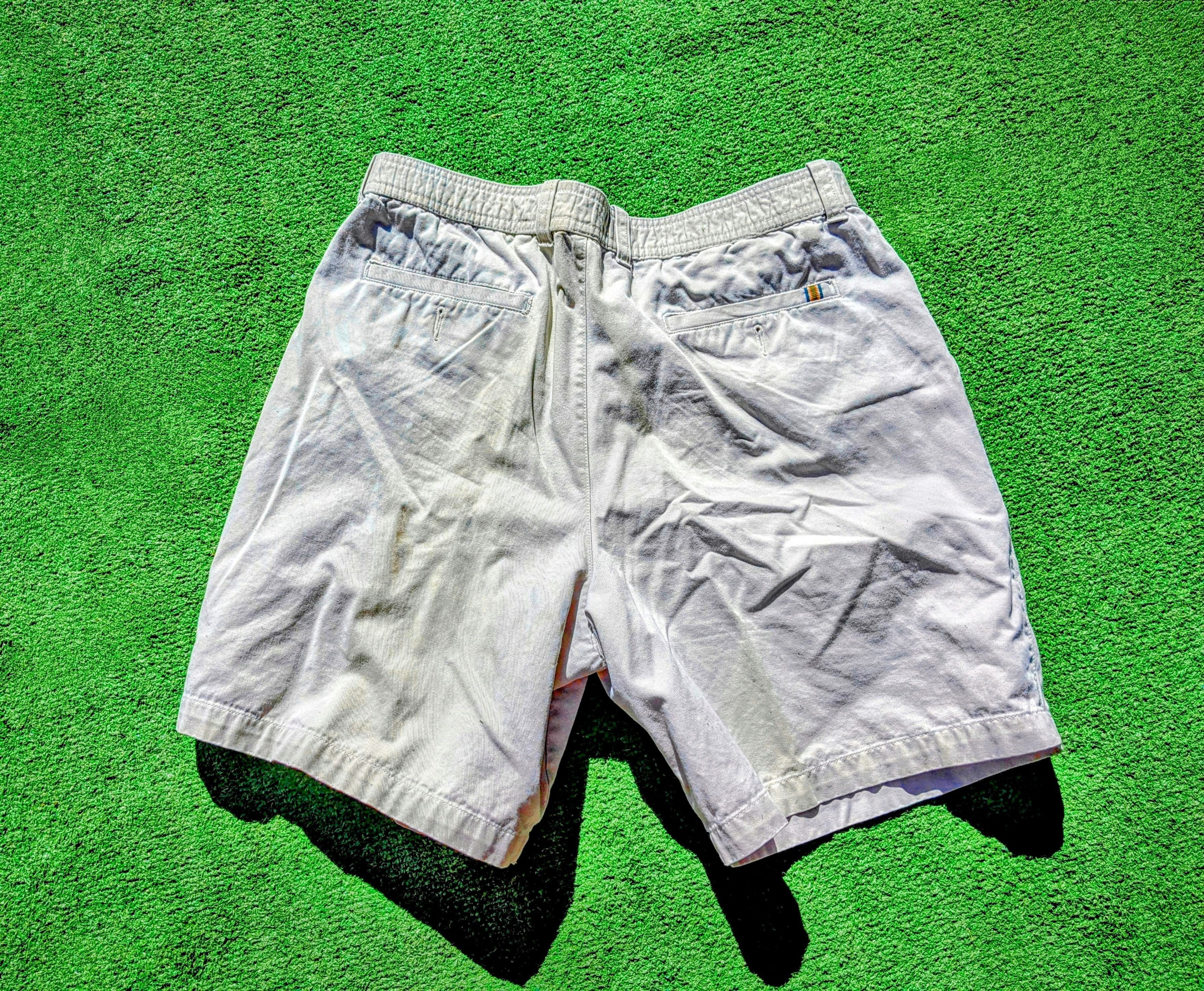 Eddie Bauer Eddie Bauer Pleated Shorts Light Khaki Casual Outdoors Hike Size US 34 / EU 50 - 2 Thumbnail