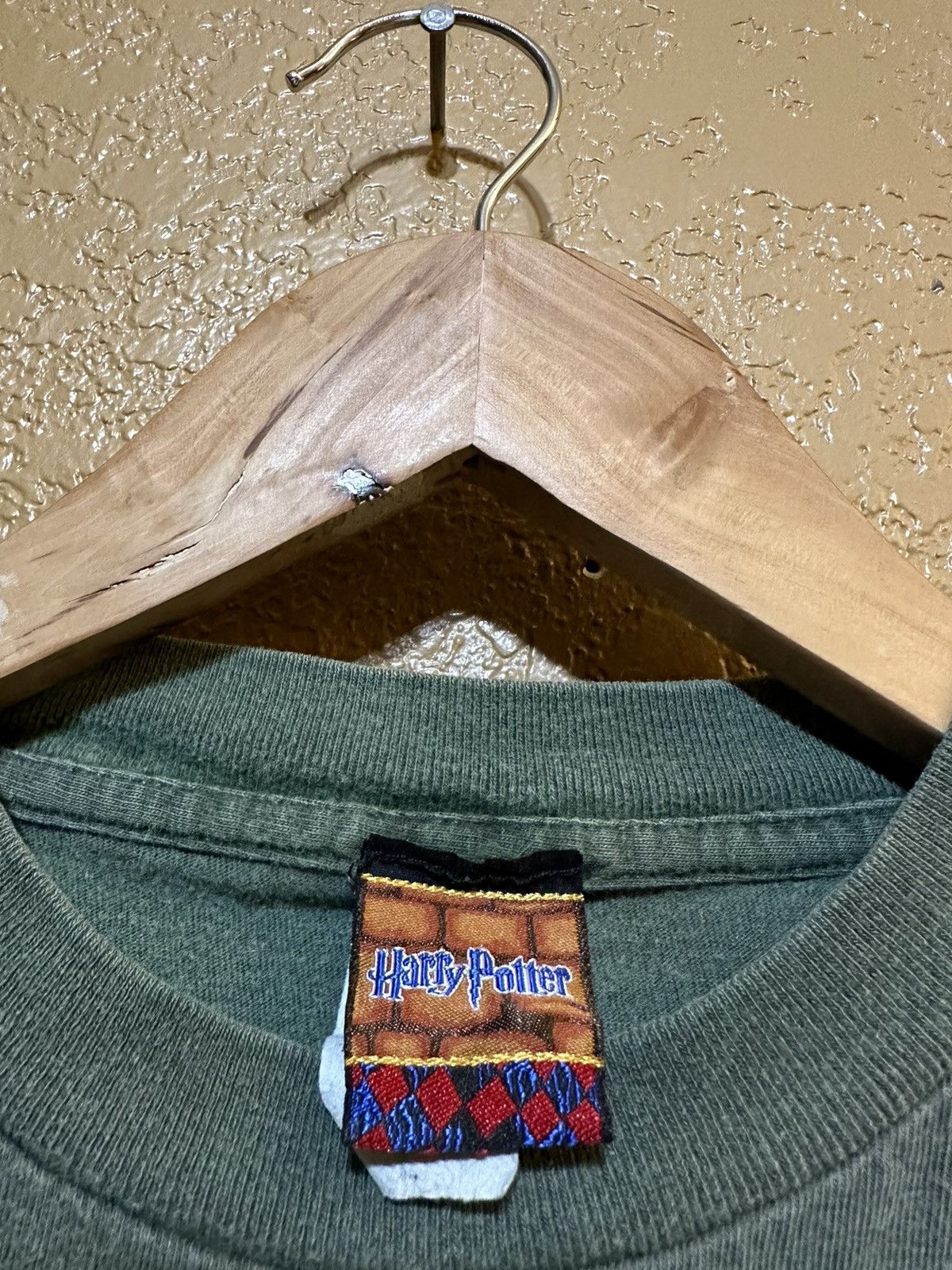Vintage Distressed Vintage 2000 Harry Potter Hogwarts T Shirt XSmall Size US XS / EU 42 / 0 - 4 Thumbnail