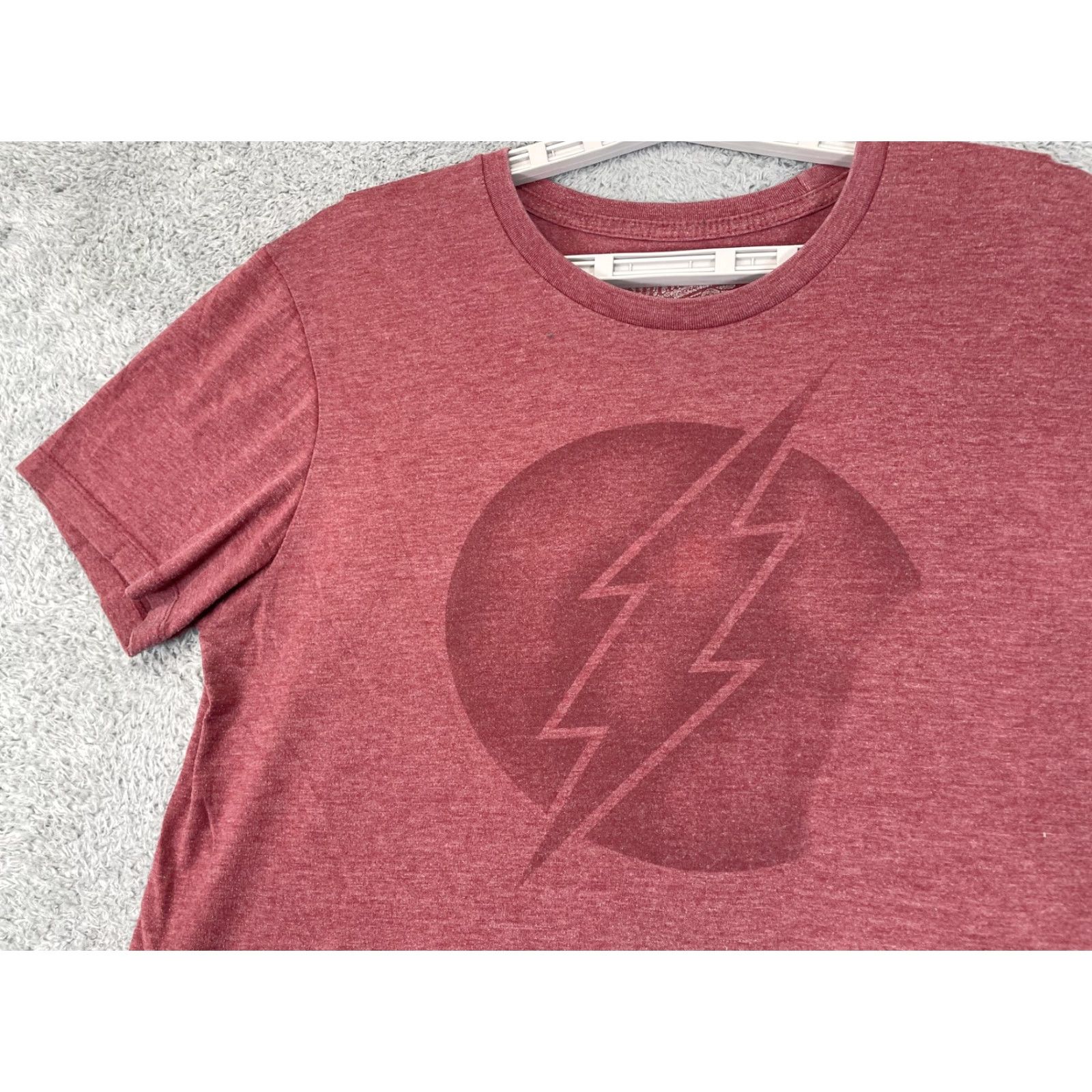 Old Navy Old Navy Shirt Mens Large Red Lightning Bolt Graphic Tee Collectabilitees Soft Size US L / EU 52-54 / 3 - 3 Thumbnail