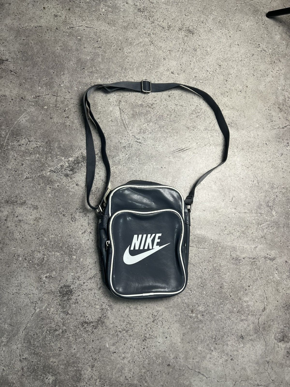 Nike Vintage Nike Leather Bag 90s Y2K Size ONE SIZE - 1 Thumbnail