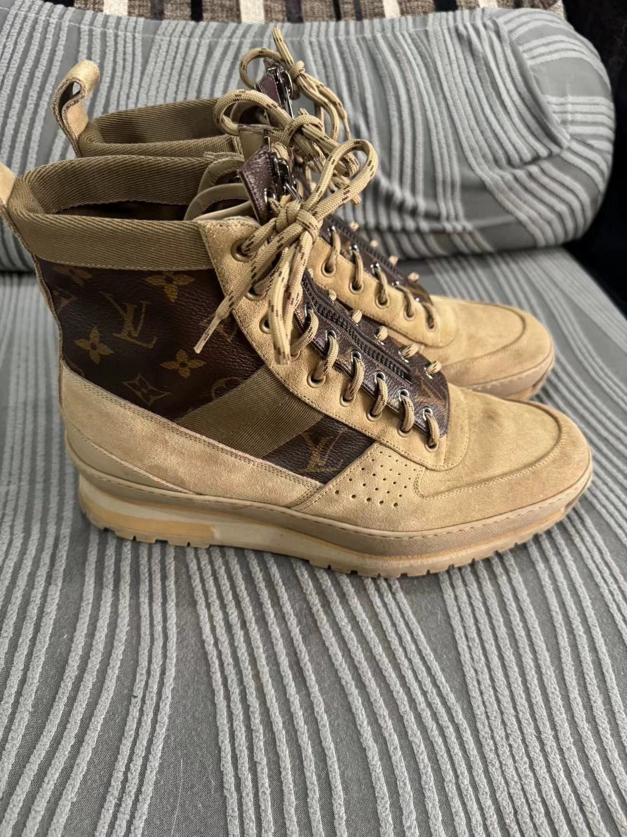 Louis Vuitton LV suede & leather hiking boots Worn twice Size 42 Size US 9 / EU 42 - 1 Thumbnail