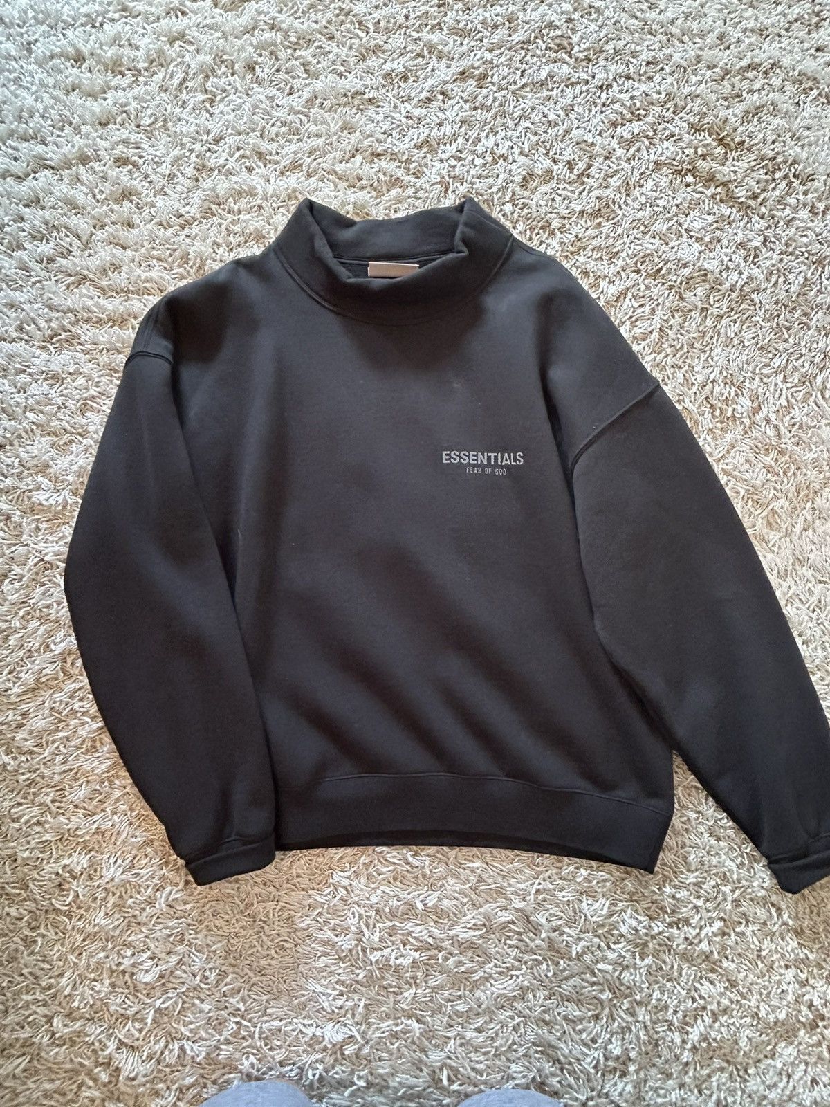 Fear of Gods Essentials mock outlet neck