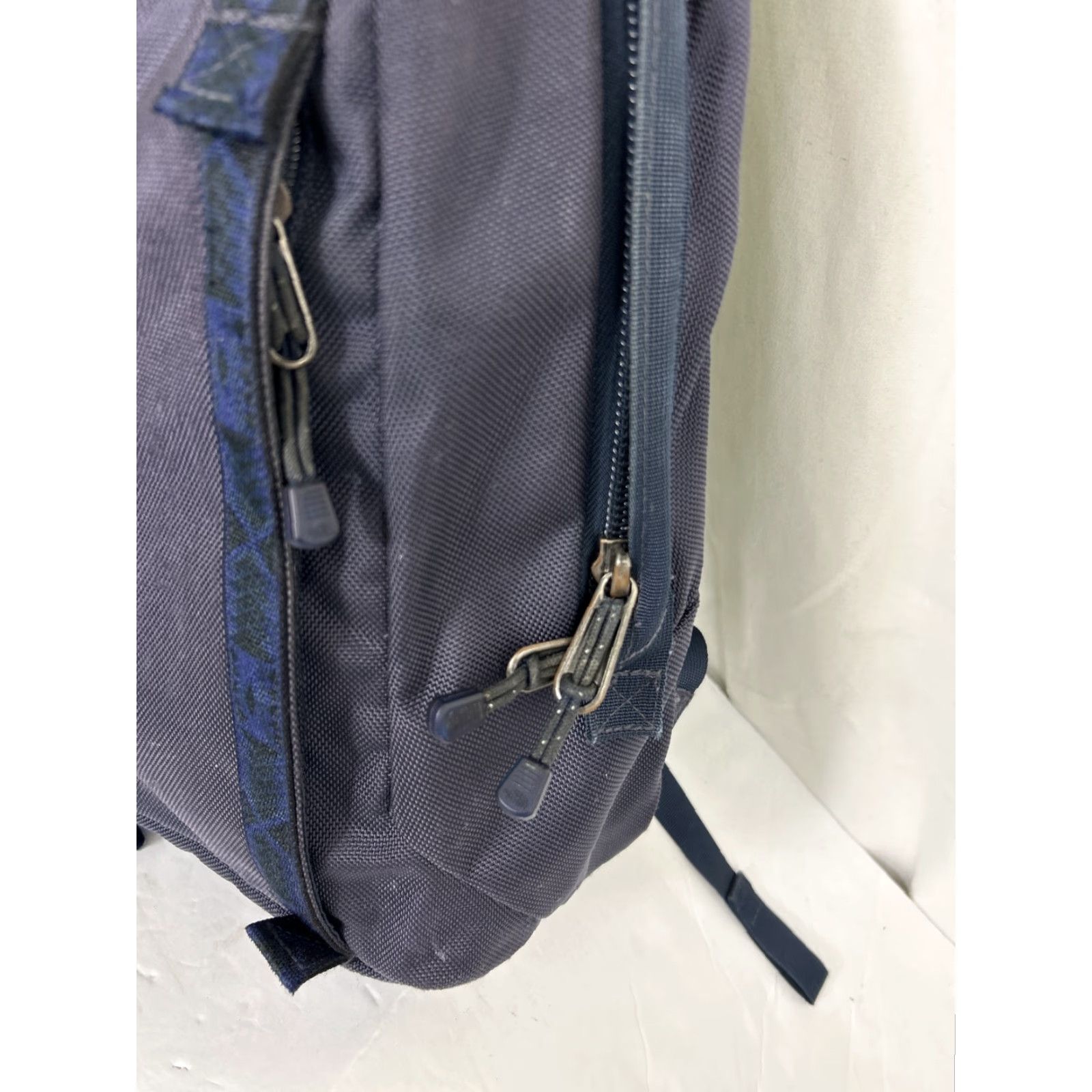The North Face VINTAGE The North Face Lineage 20L Backpack Navy Blue Aztec Pattern Mens Medium Portable School Outdoor Laptop Sleeve/Protection Rip on Side Size ONE SIZE - 4 Thumbnail