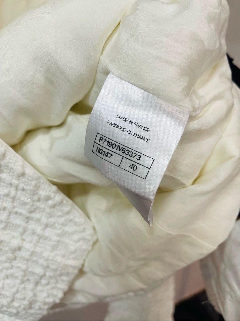 Chanel Chanel 22c early spring white moonlight round neck four poc Size S / US 4 / IT 40 - 3 Thumbnail