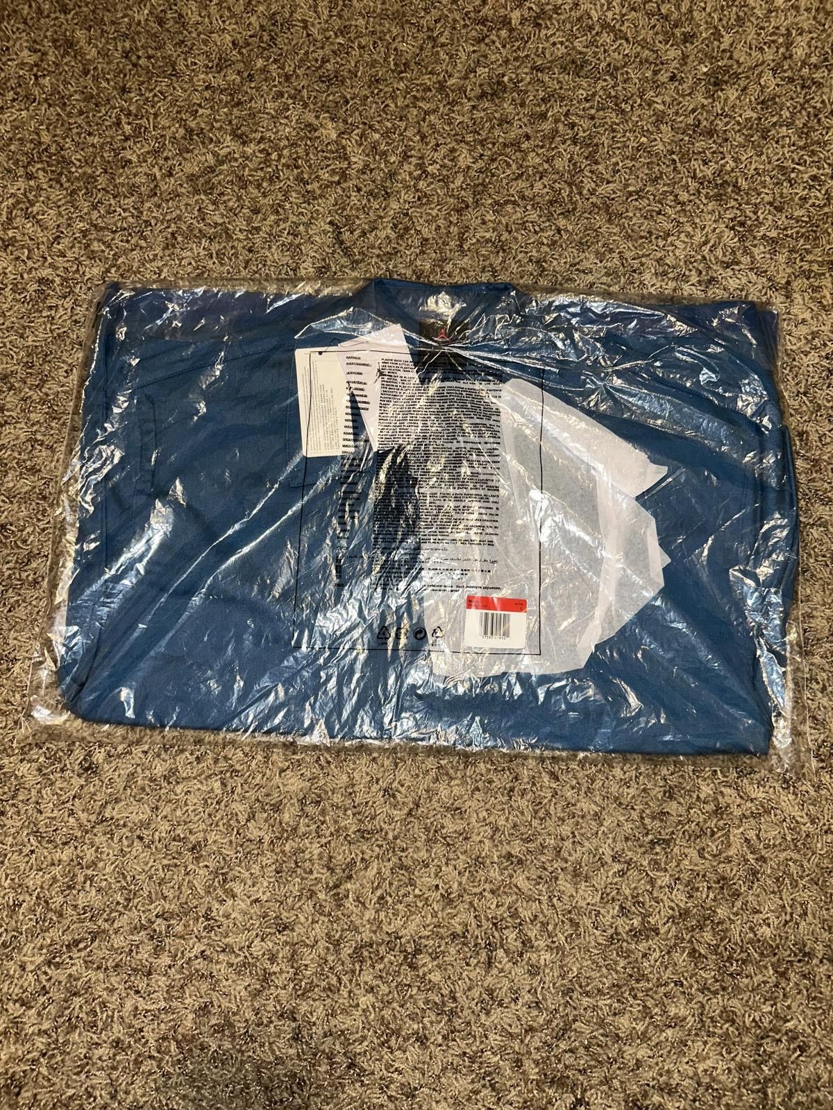 Designer Jordan Essentials Men's Statement Top Sample Size US L / EU 52-54 / 3 - 11 Thumbnail