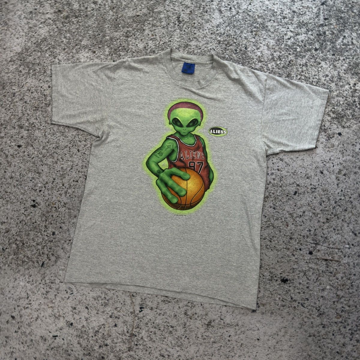 Vintage 90s Dennis Rodman Alien Skate Shirt Faded Thrashed Size US XL / EU 56 / 4 - 8 Thumbnail