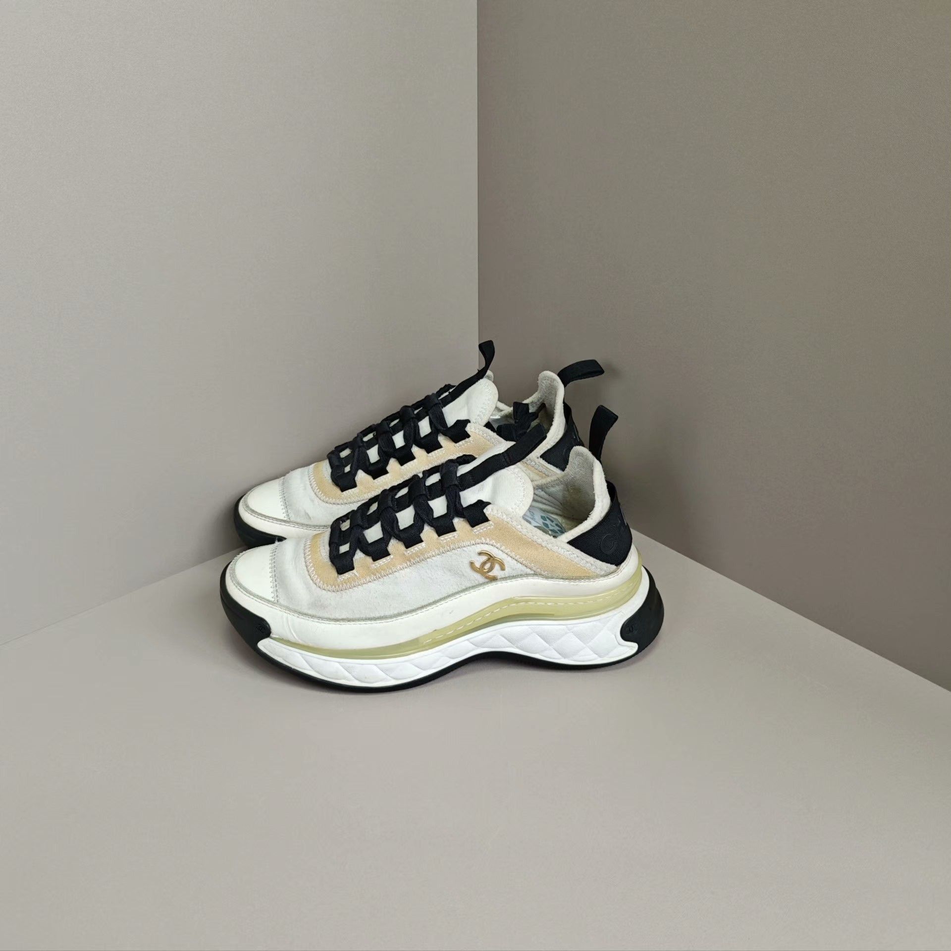 Chanel Chanel Casual Gold Lowtop Sneakers it_34-5 Women Size US 4.5 / IT 34.5 - 1 Thumbnail