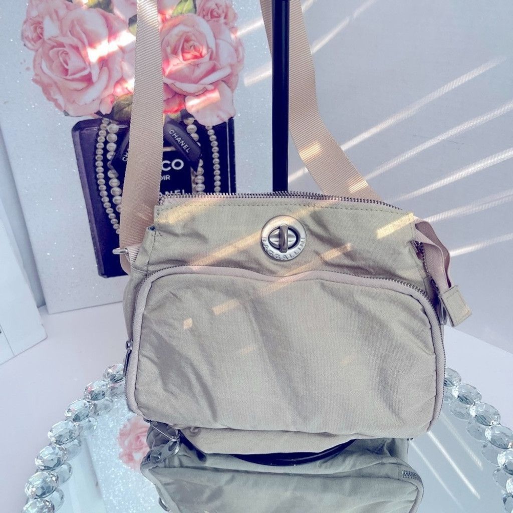 Other Baggallini turn lock grey bag Size ONE SIZE - 1 Thumbnail