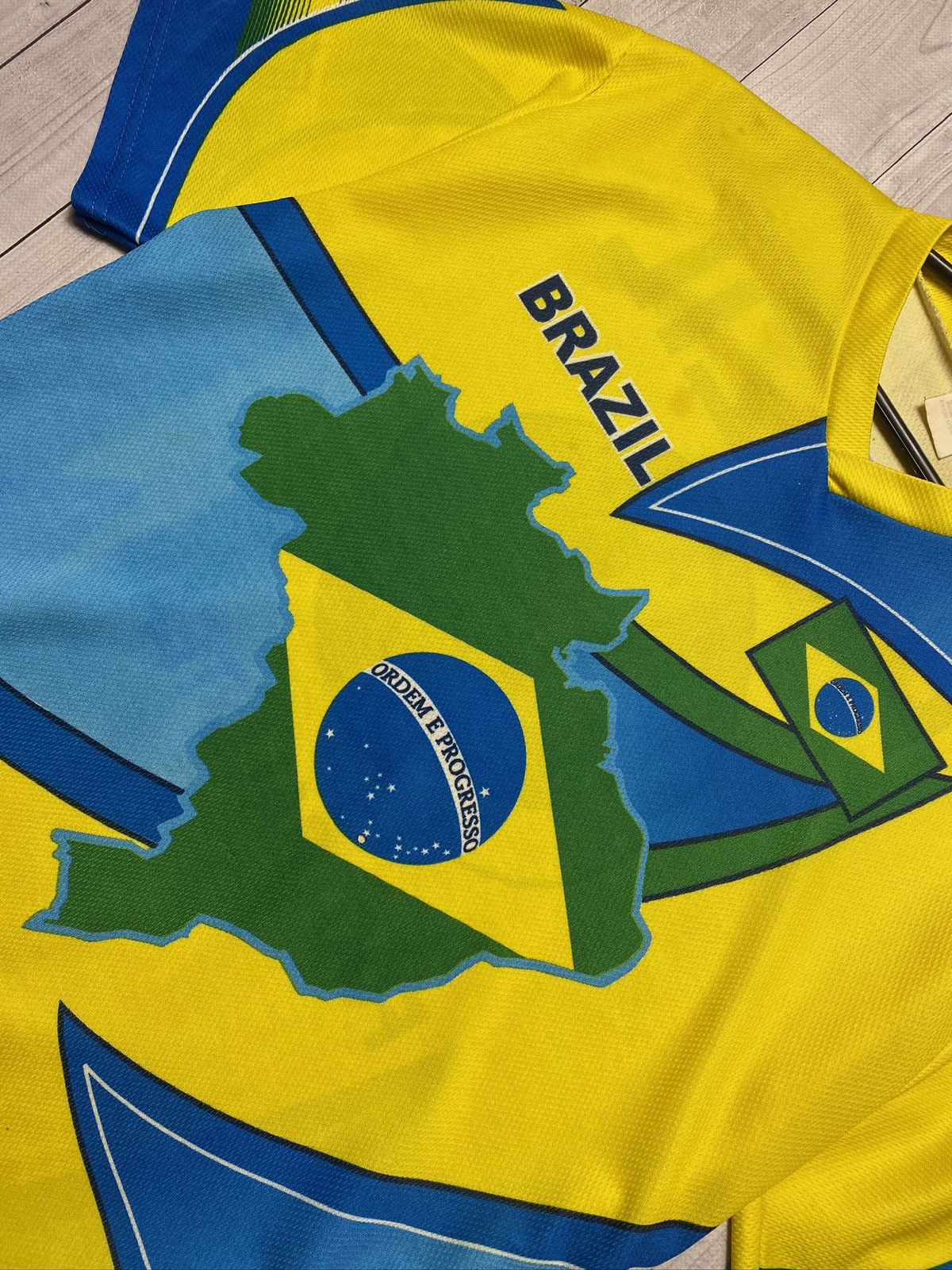 Vintage Vintage Brasil jersey big logo Brazil tee soccer Size US L / EU 52-54 / 3 - 2 Thumbnail