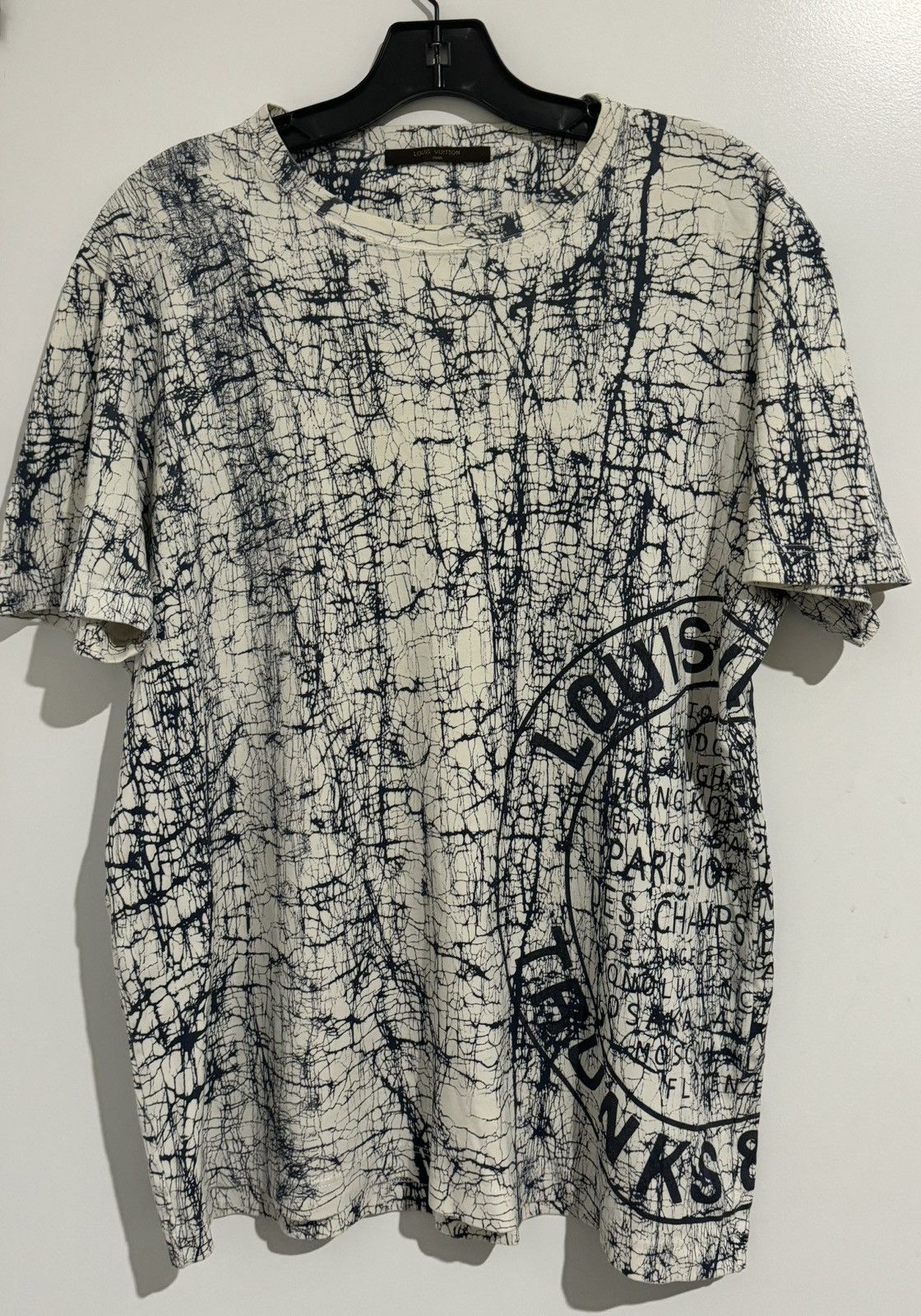 Louis Vuitton Louis Vuitton White Cracked Print Jersey T-Shirt Size US L / EU 52-54 / 3 - 4 Thumbnail