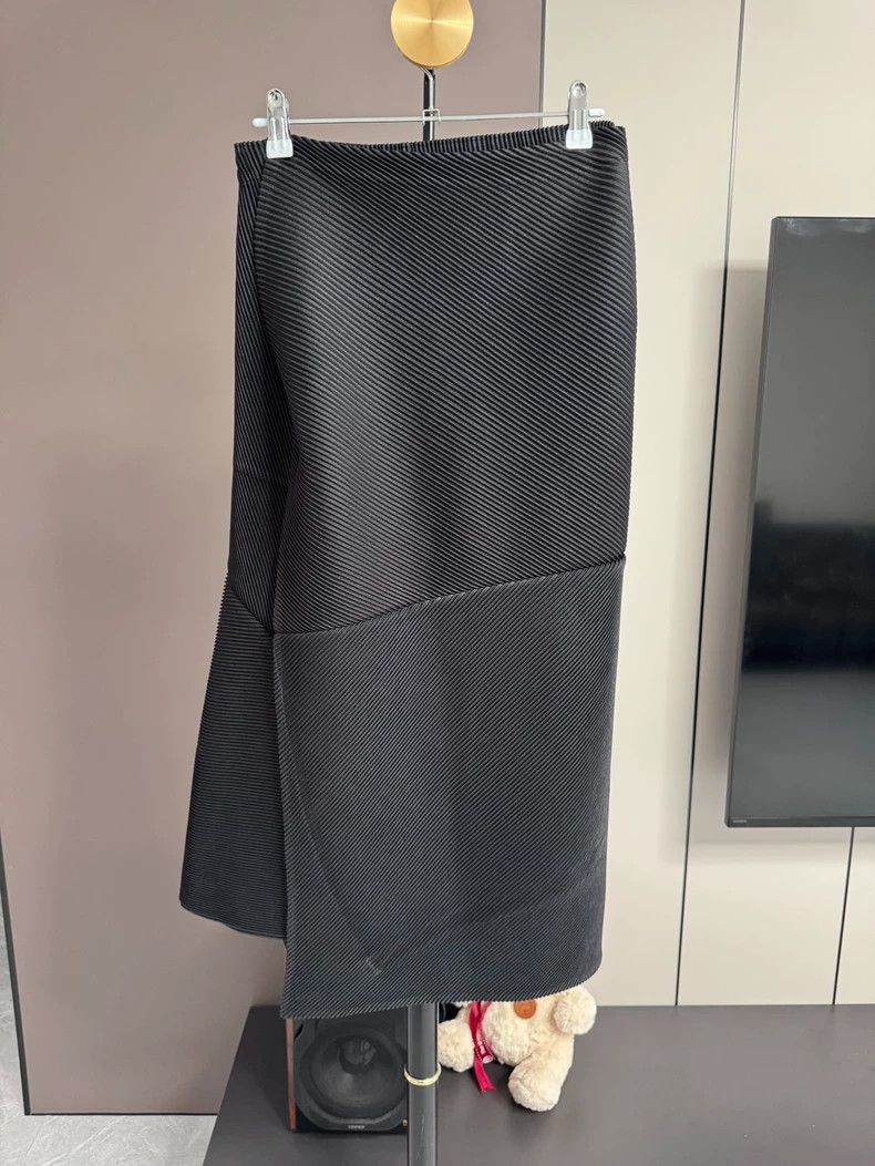 Issey Miyake issey miyake size:2 Black skirt Size 42" / US 20 - 2 Thumbnail