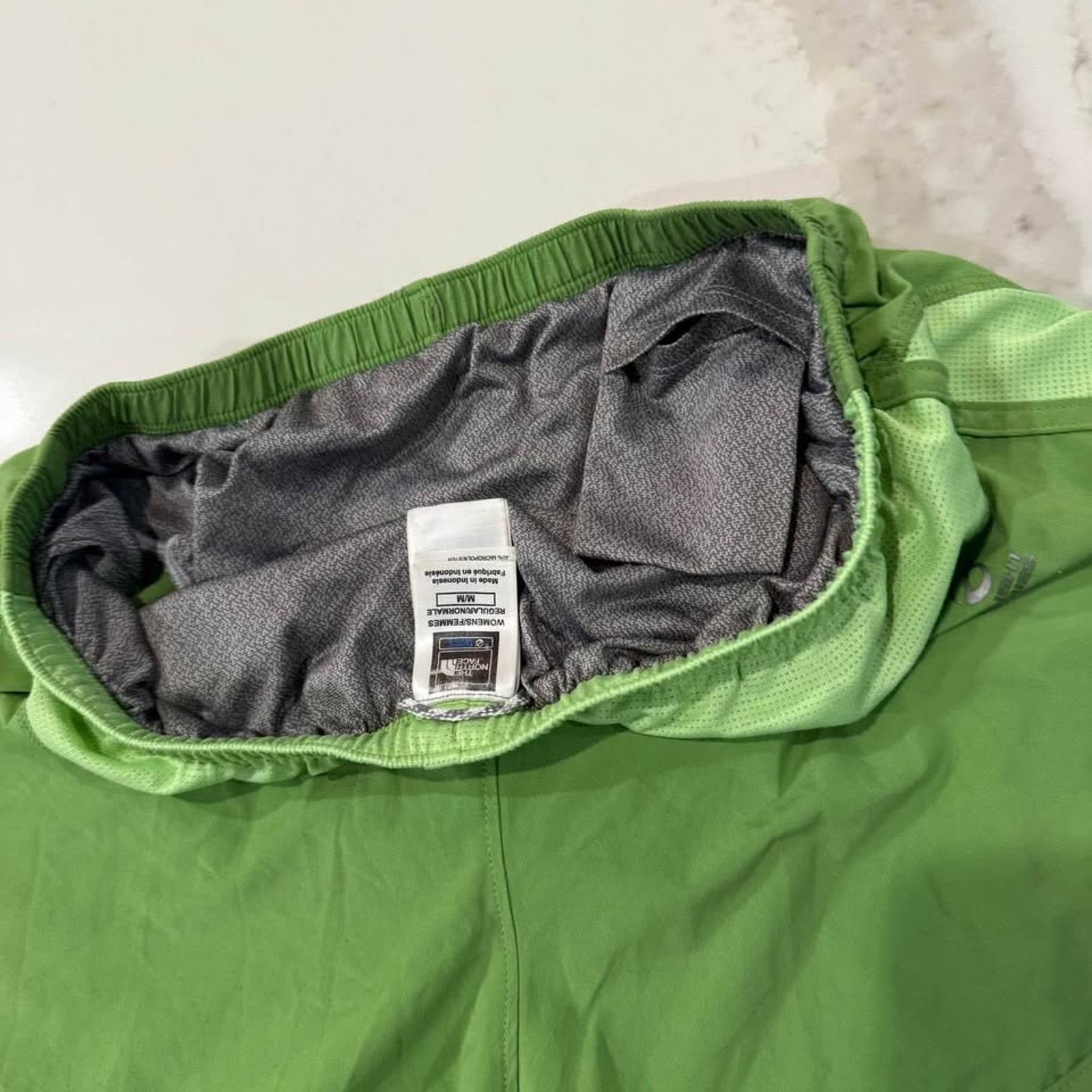 The North Face The North Face Athletic Running Shorts Women's Medium Green Size 30" / US 8 / IT 44 - 9 Thumbnail