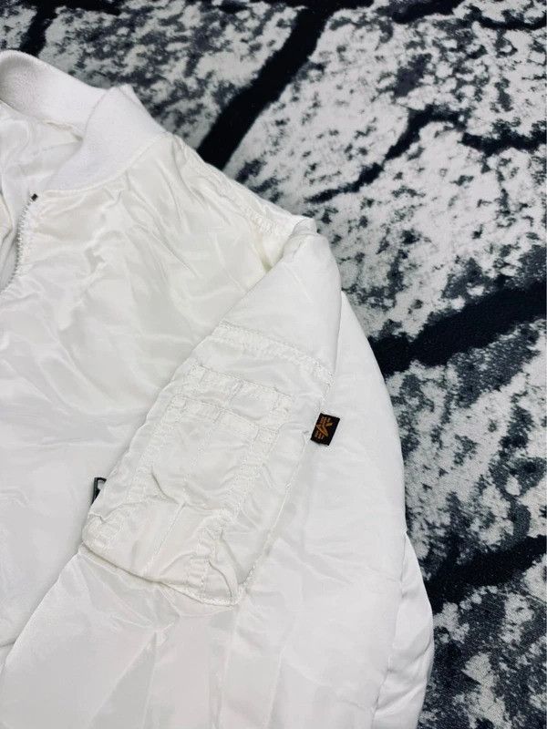 Alpha Industries Reversible Winter Bomber Jacket White S Logo Size US S / EU 44-46 / 1 - 6 Thumbnail
