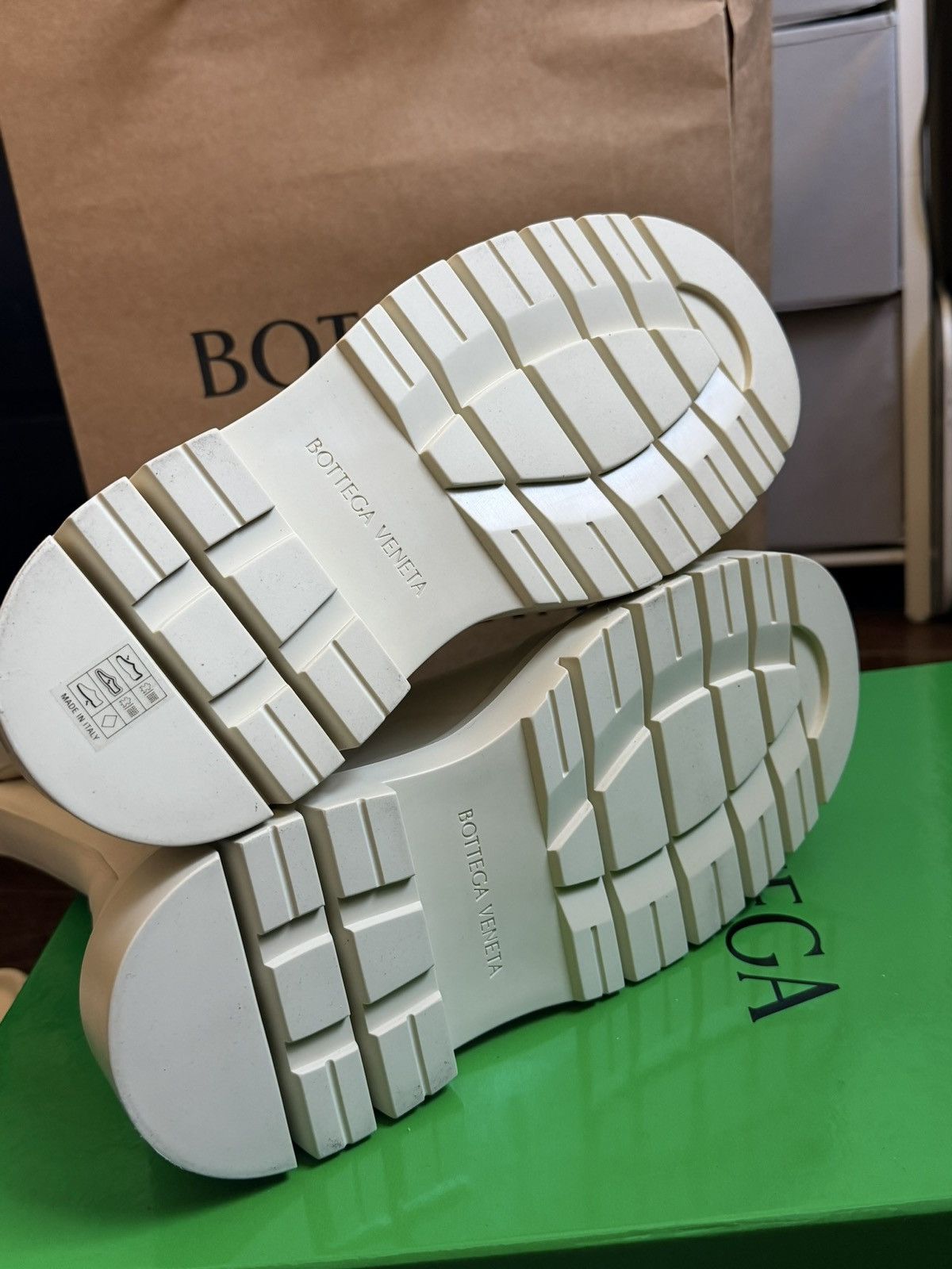 Bottega Veneta Bottega Veneta Tire Leather Chelsea Boots – Brand New Size US 9 / IT 39 - 8 Thumbnail