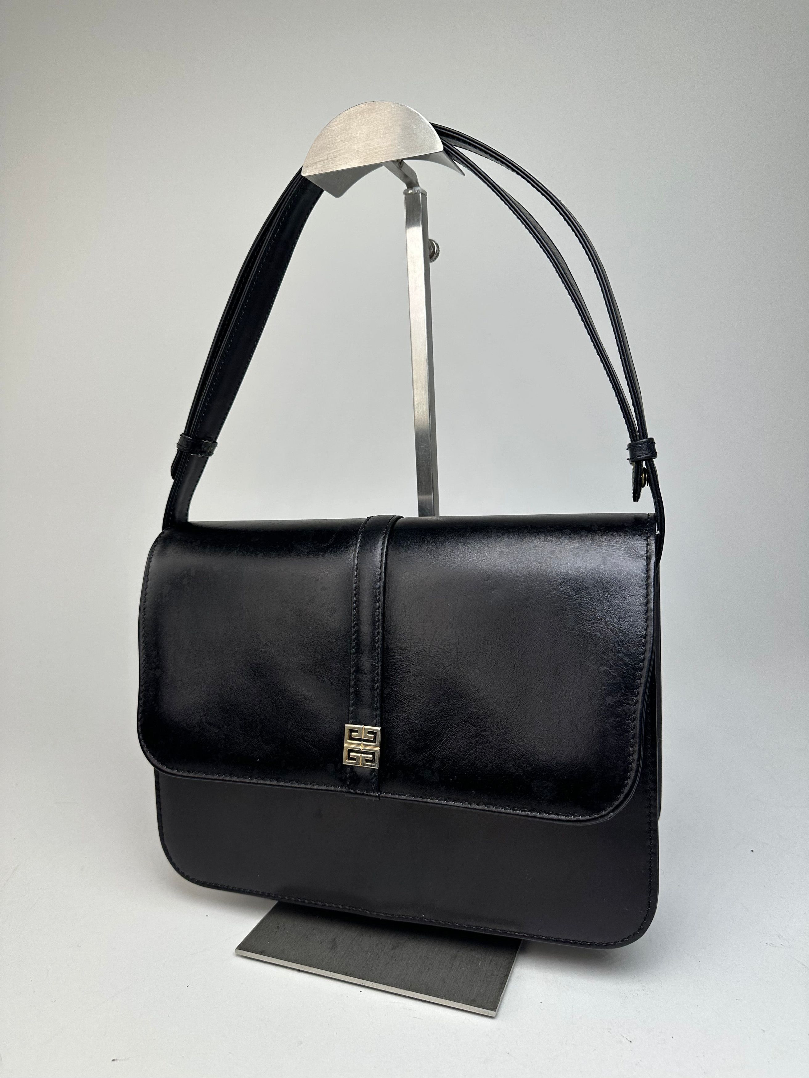 Givenchy Vintage Leather Shoulder Bag Black Gold Size ONE SIZE - 1 Thumbnail