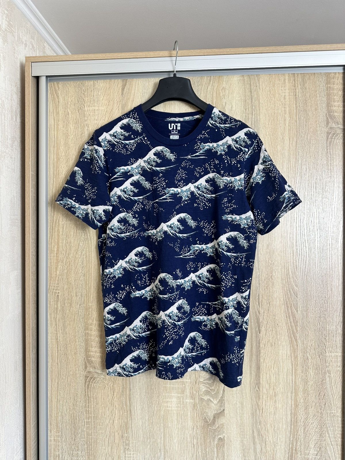 Uniqlo 🔥 Uniqlo Hokusai Blue Kanagawa Waves All Over Print T-Shirt Size US M / EU 48-50 / 2 - 3 Thumbnail