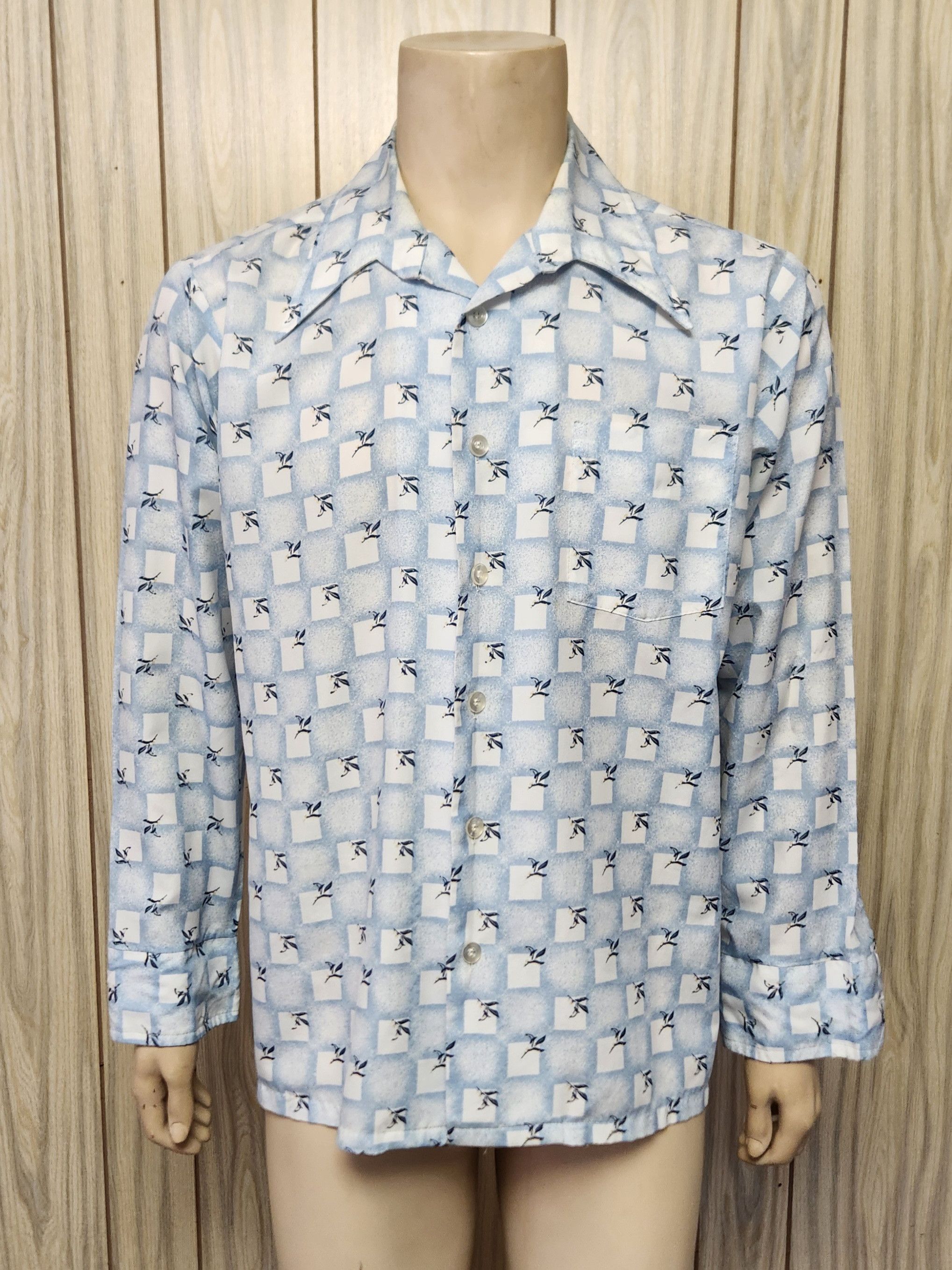 Vintage men's disco shirt L vintage 1970s nylon blue white Size US L / EU 52-54 / 3 - 1 Thumbnail