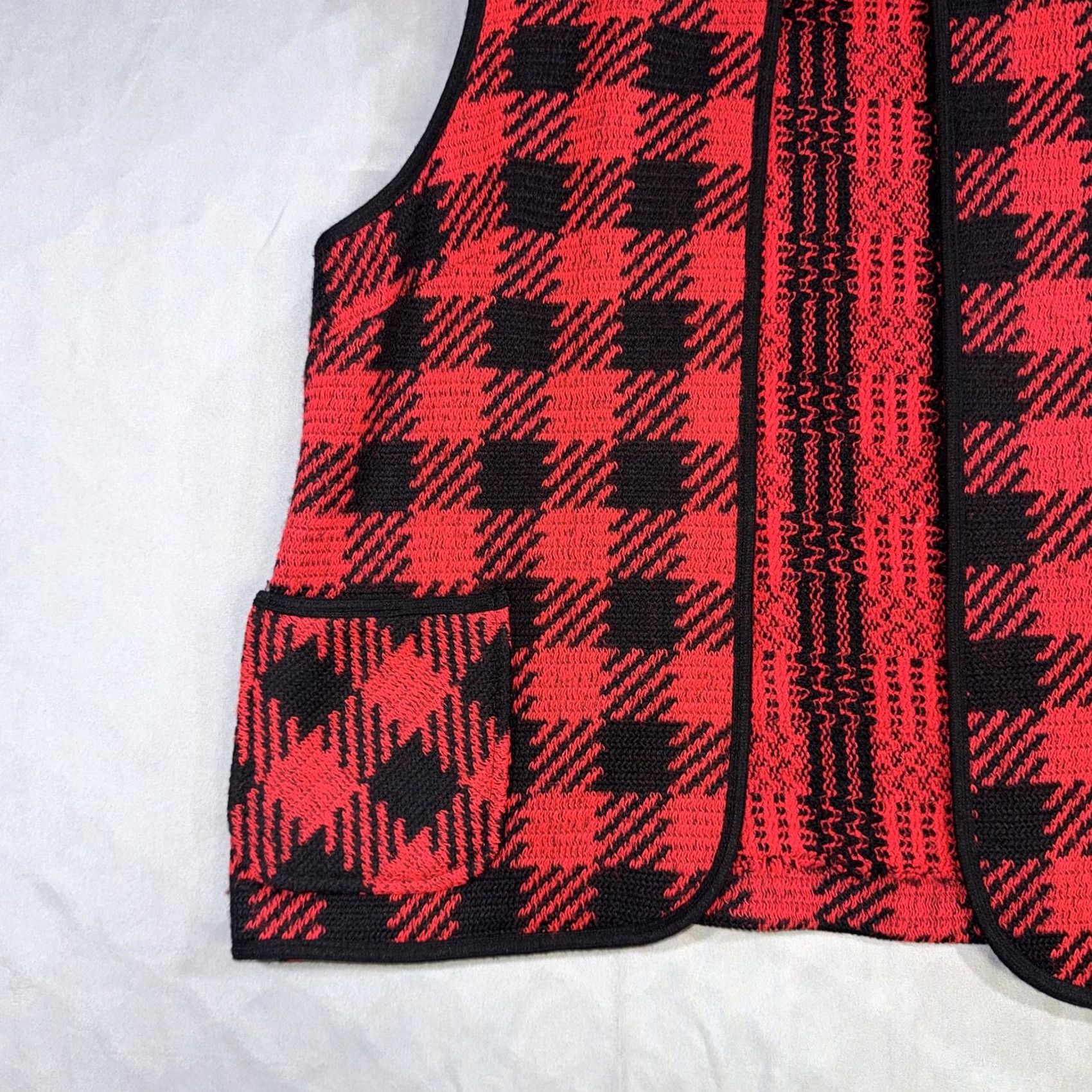 Vintage VINTAGE Marty Gutmacher Vest Womens 12 Red Black Plaid Knit Open Front USA Size XL / US 12-14 / IT 48-50 - 5 Thumbnail