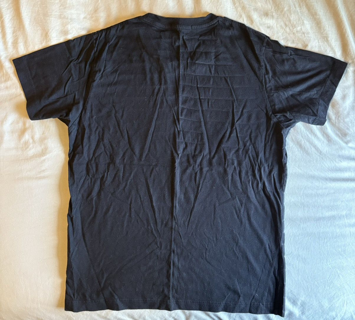 Uniqlo Attack on titan tee Size US L / EU 52-54 / 3 - 2 Thumbnail