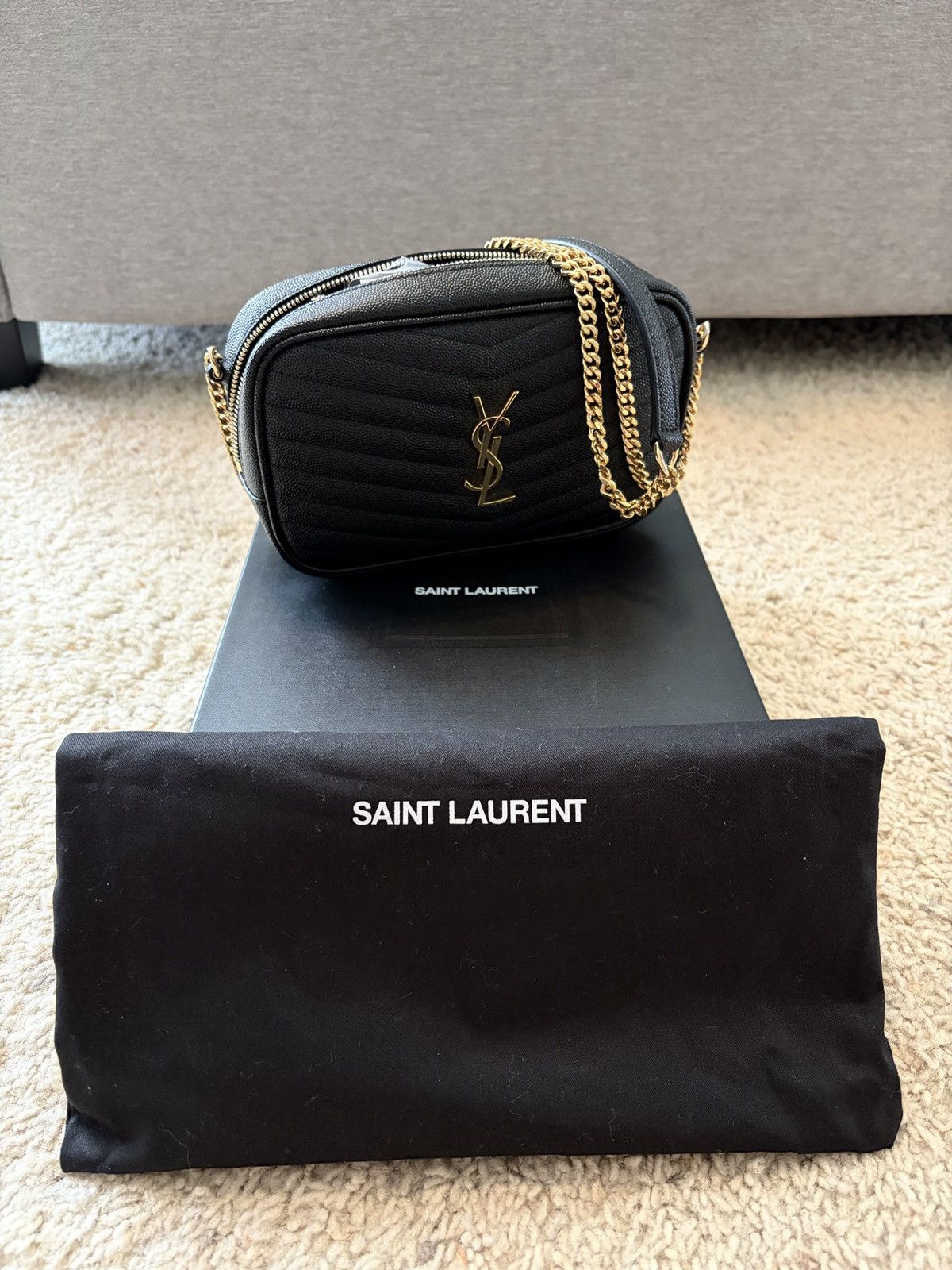 Yves Saint Laurent Saint Laurent Black Quilted Camera Bag with Gold Chain Size ONE SIZE - 1 Thumbnail