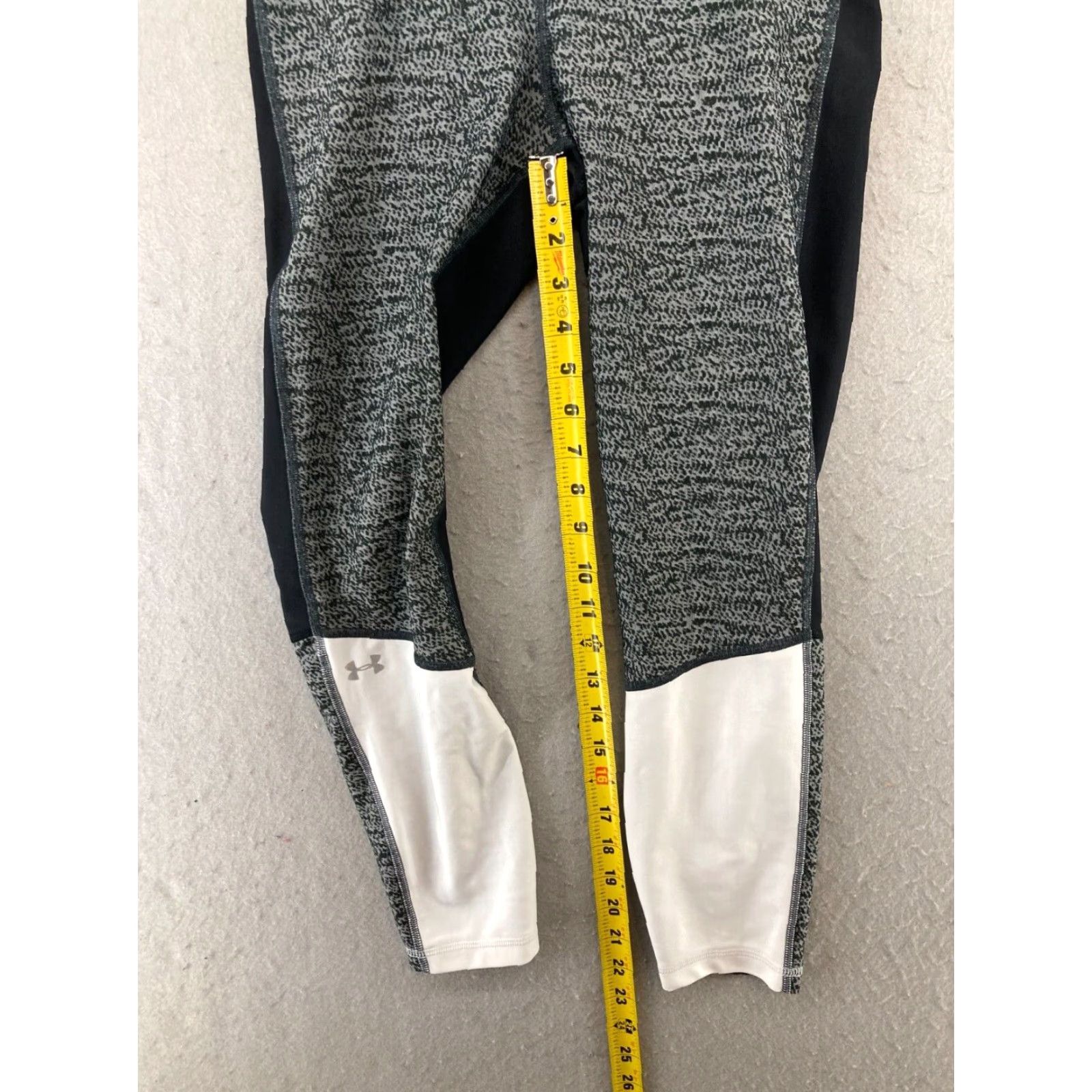 Under Armour Under Armour Pants Women Medium Black Compression Heatgear Athletic Yoga Size 32" / US 10 / IT 46 - 5 Thumbnail