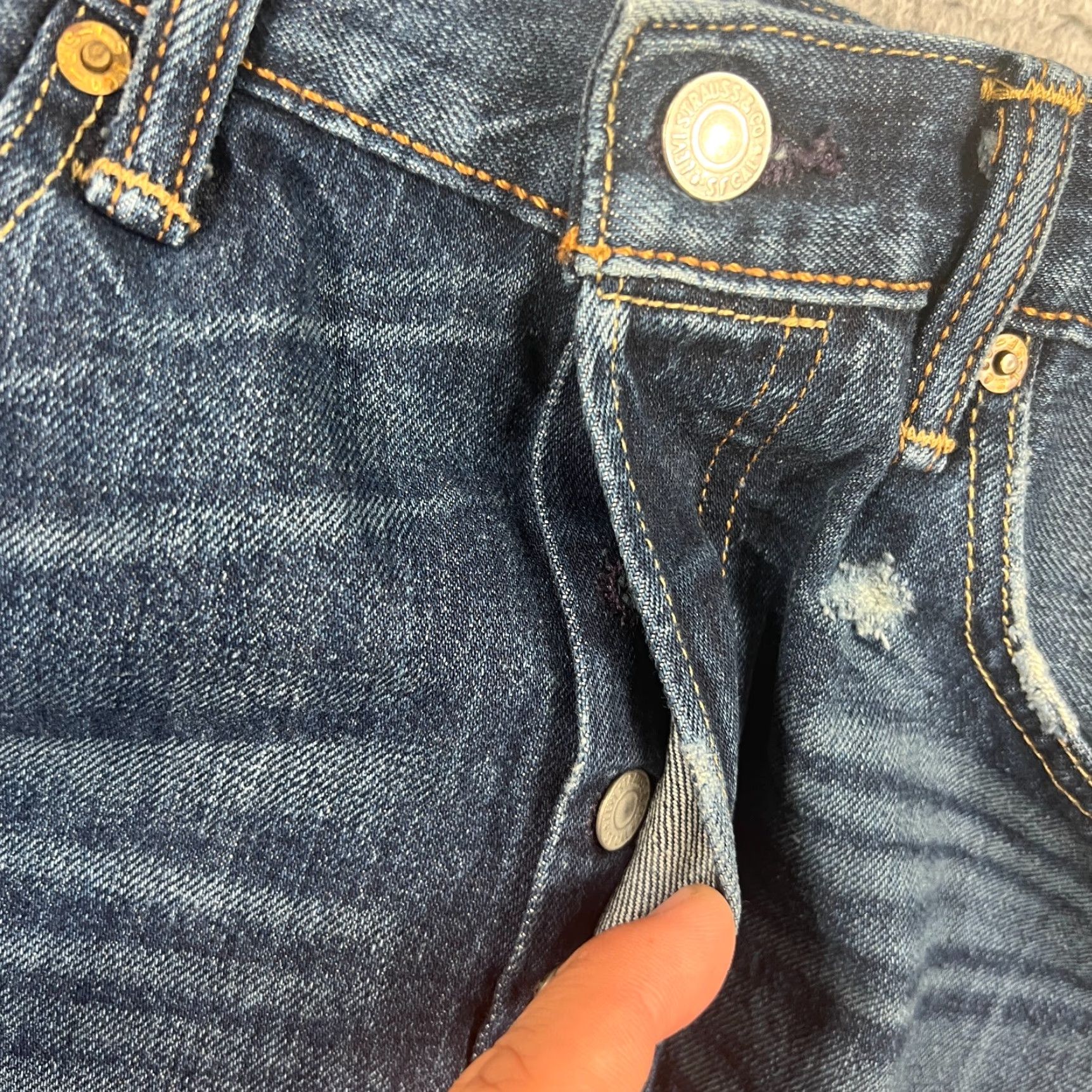 Levi's VINTAGE Levi's 501 Jeans Men 32x30 Straight Denim Dark Blue Button Fly Grunge 90s Size US 32 / EU 48 - 6 Thumbnail
