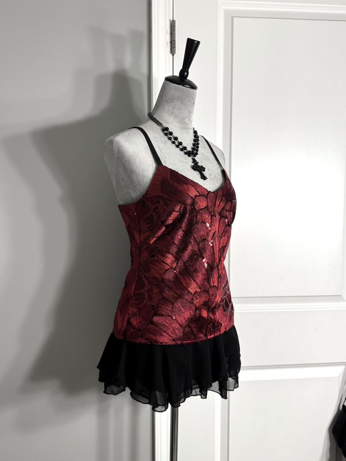 White House Black Market Y2K White House Black Market Red Floral Sequin Corset Tank Size XS / US 0-2 / IT 36-38 - 6 Thumbnail
