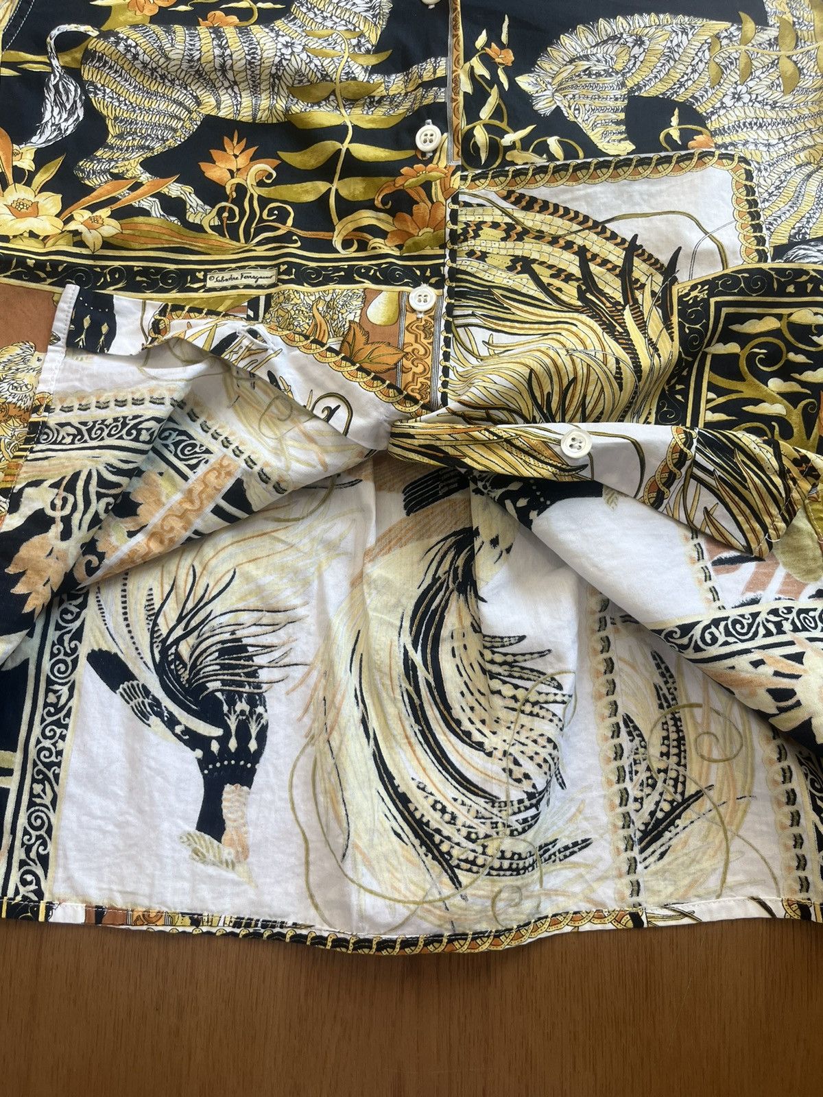 Salvatore Ferragamo Vtg Salvatore Ferragamo 90’s Shirt Italy Brand Luxury Size US S / EU 44-46 / 1 - 10 Thumbnail