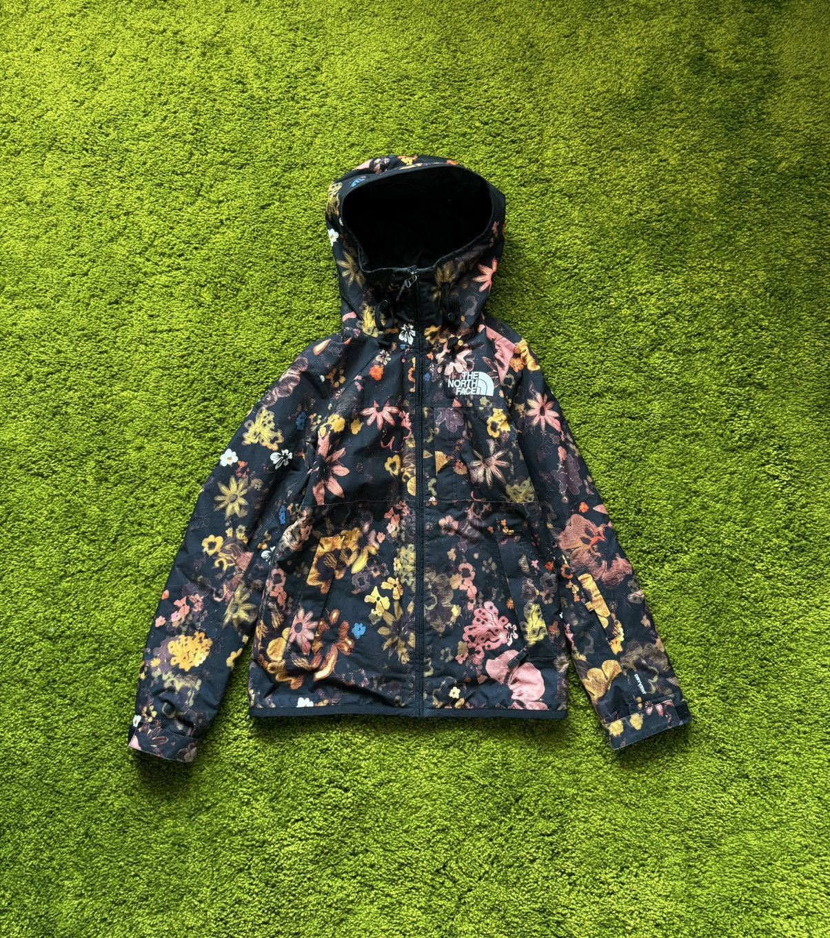 The North Face The North Face TNF gorpcore style floral pattern rare jacket Size XS / US 0-2 / IT 36-38 - 1 Thumbnail