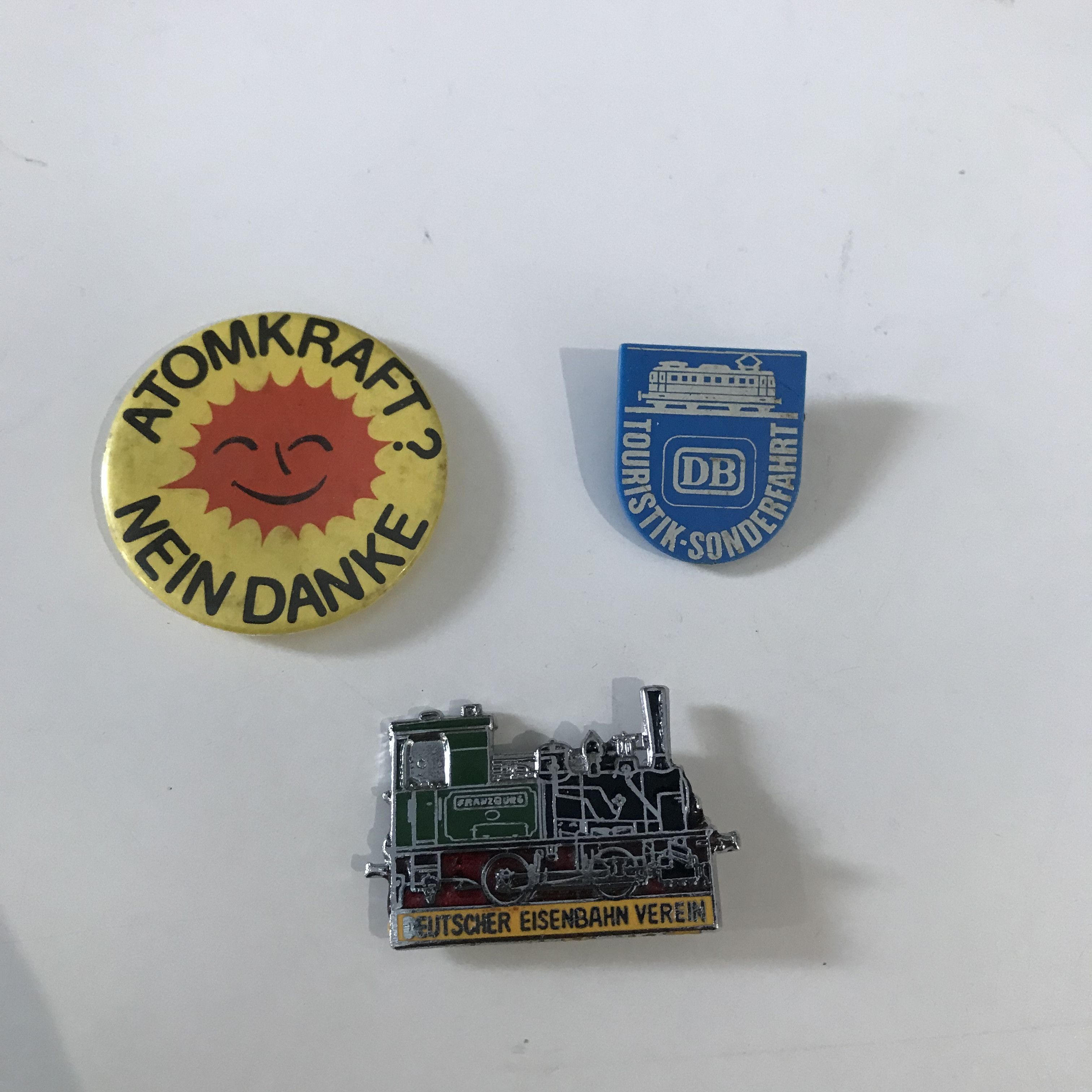 Vintage Vintage 80s Pin Germany deutschland pin atomkraft Size ONE SIZE - 1 Thumbnail