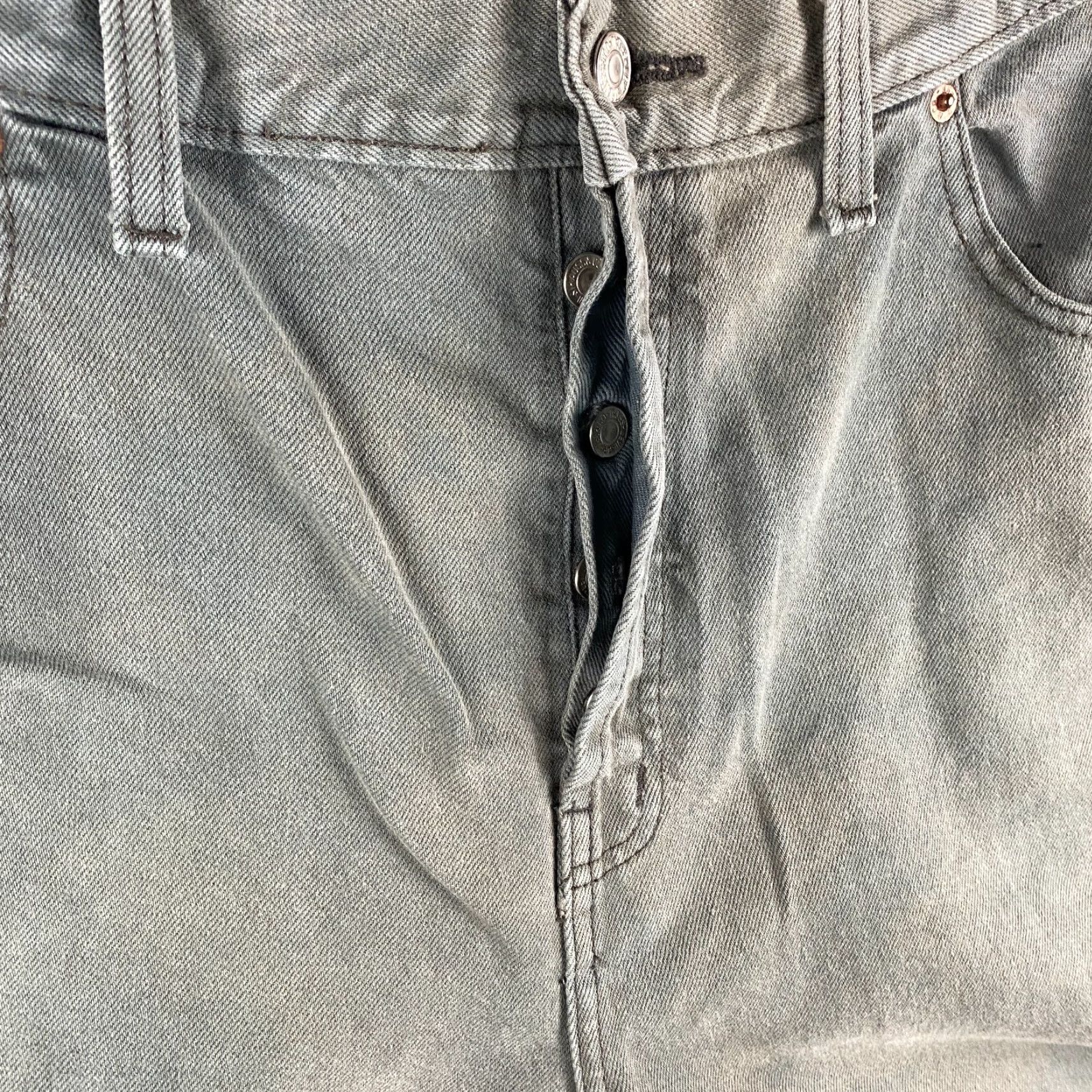 Levi's VINTAGE Levis 501 Jeans Men Gray Dark Wash 40 x 30 Regular Straight Button Fly 5-Pocket Denim Cotton Blend Distressed Modern Mens Size US 40 / EU 56 - 5 Thumbnail