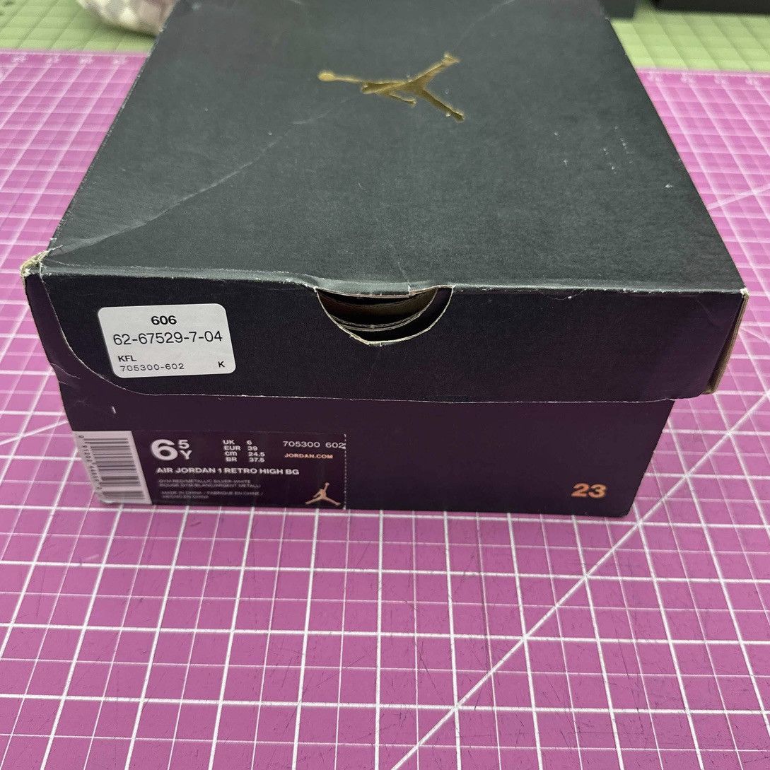 Jordan Brand Air Jordan 1 Retro High Silver Medal 2016 GS Youth 6.5Y Size US 6.5 / EU 39-40 - 7 Thumbnail
