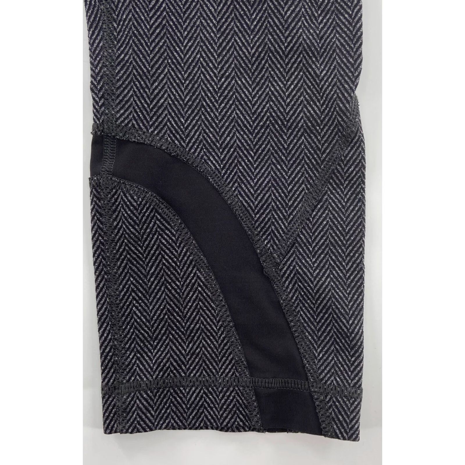 Lululemon Lululemon Women's Crop Leggings Size 8 Gray Activewear Yoga Running & Jogging Athleisure Size 30" / US 8 / IT 44 - 4 Thumbnail