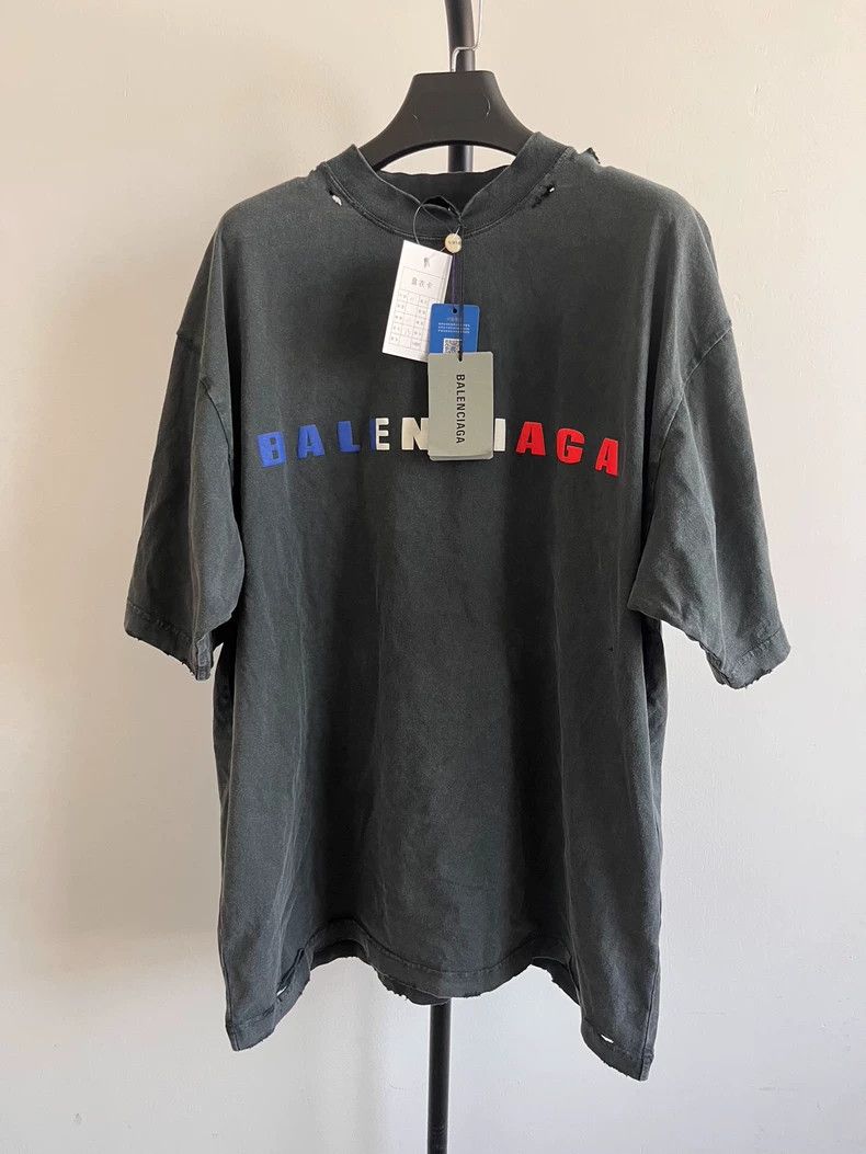 Balenciaga Balenciaga Solid Crew Neck and Drop Shoulder Sleeve Tee Size US M / EU 48-50 / 2 - 1 Thumbnail
